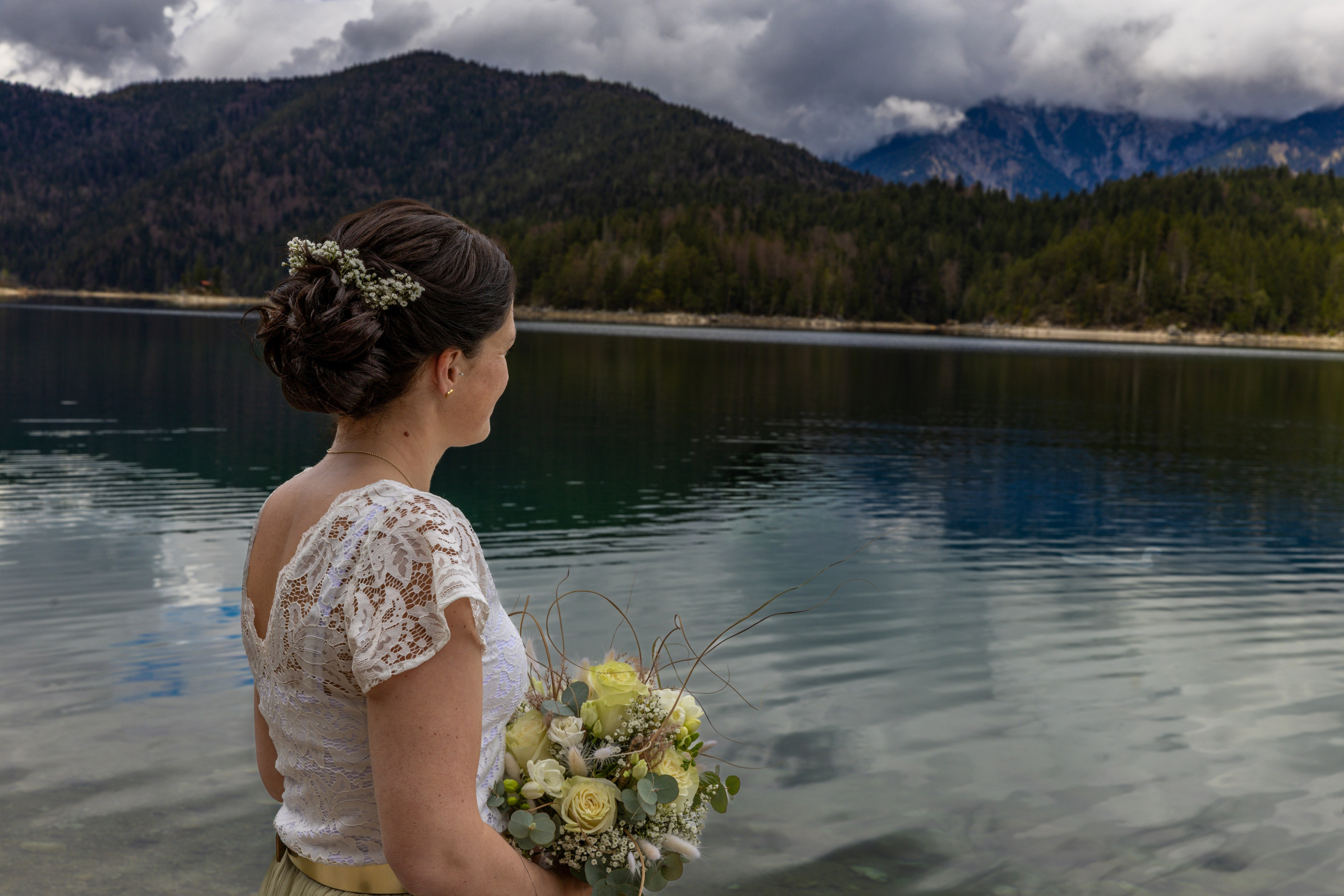 Romantische Hochzeitsfotos am Eibsee und in Garmisch-Partenkirchen – Ihr Fotograf für alpine Traumhochzeiten.