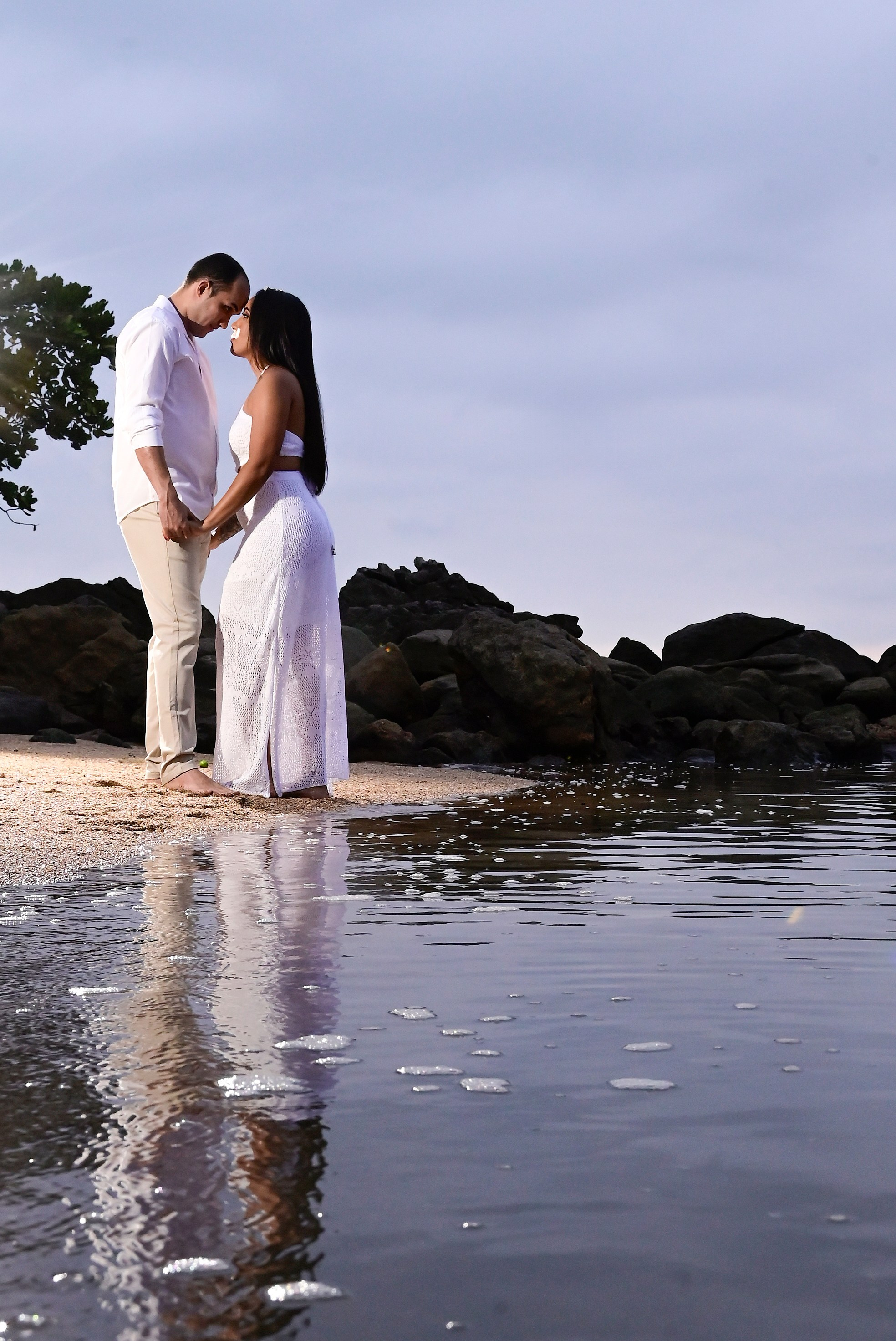 Débora & Douglas — Praia das Conchas, Guarujá. Produtora Bride