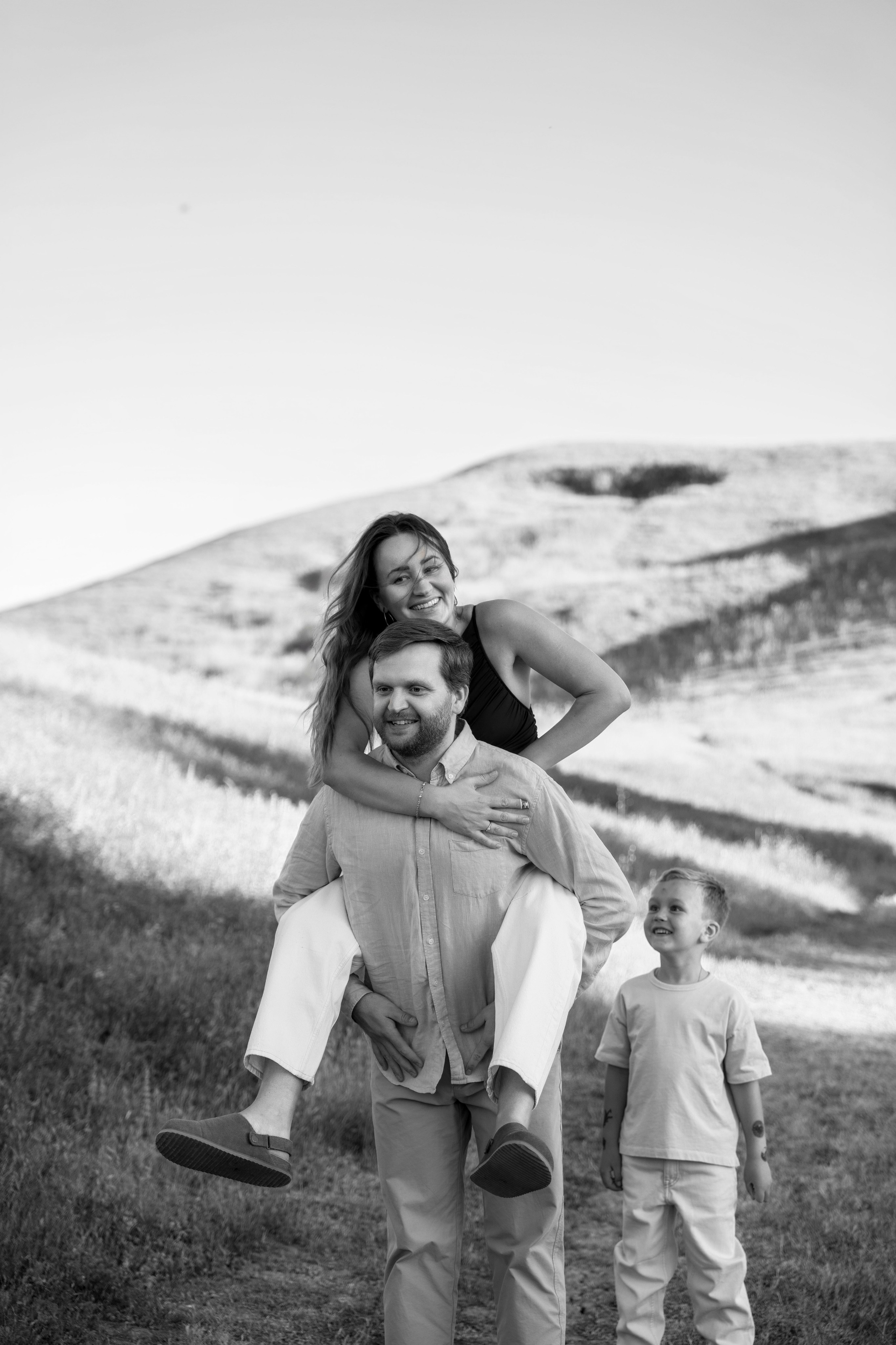 Lifestyle family session, candid family moments, outdoor family portraits, family photo shoot, natural family photos, kids and parents. Bay Area Photographer: family, maternity, love story, wedding