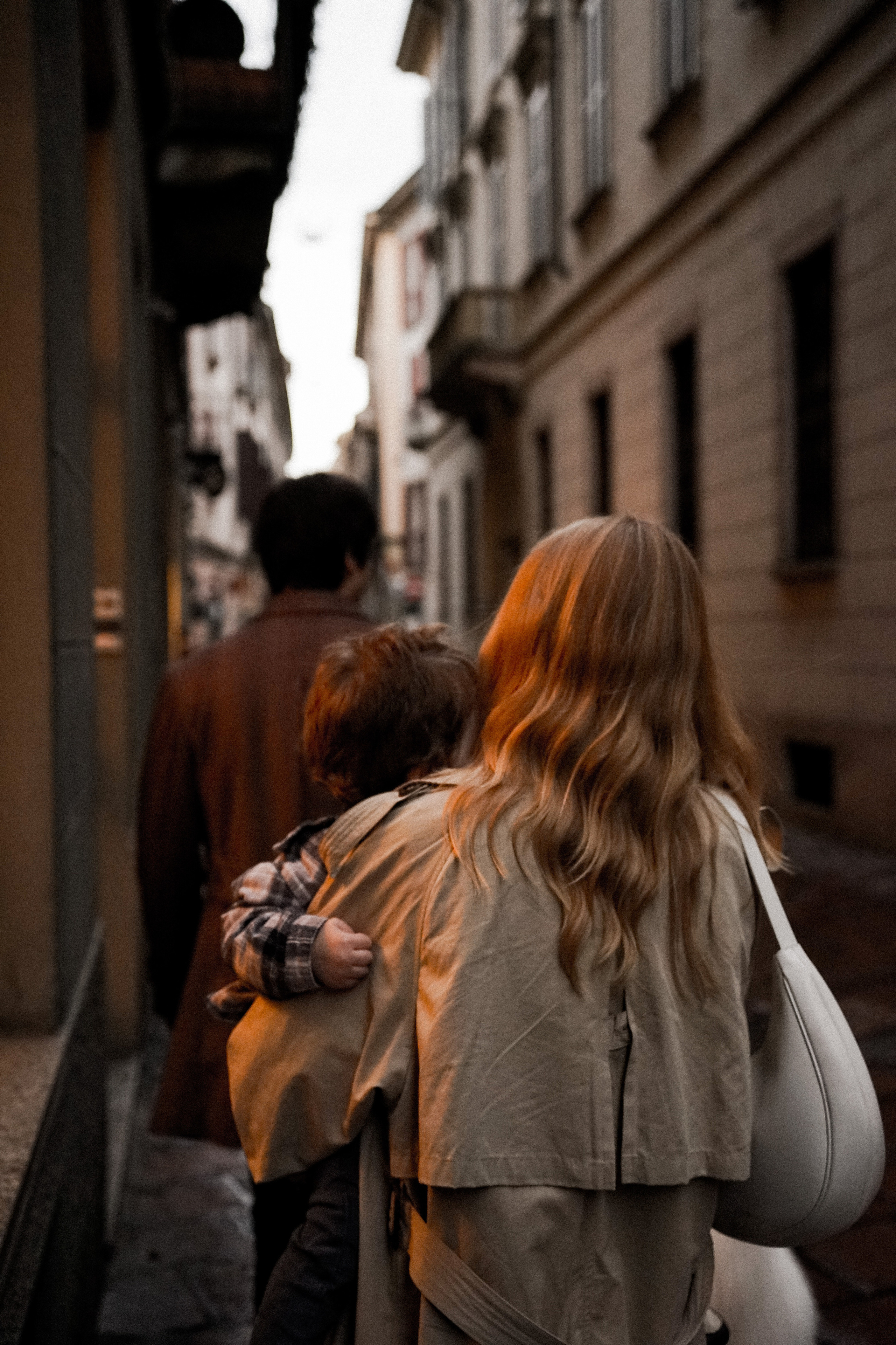 Семейная фотопрогулка в Милане осенью. Фотограф в Милане, Лекко и Комо. Фотопрогулки и фотосессии