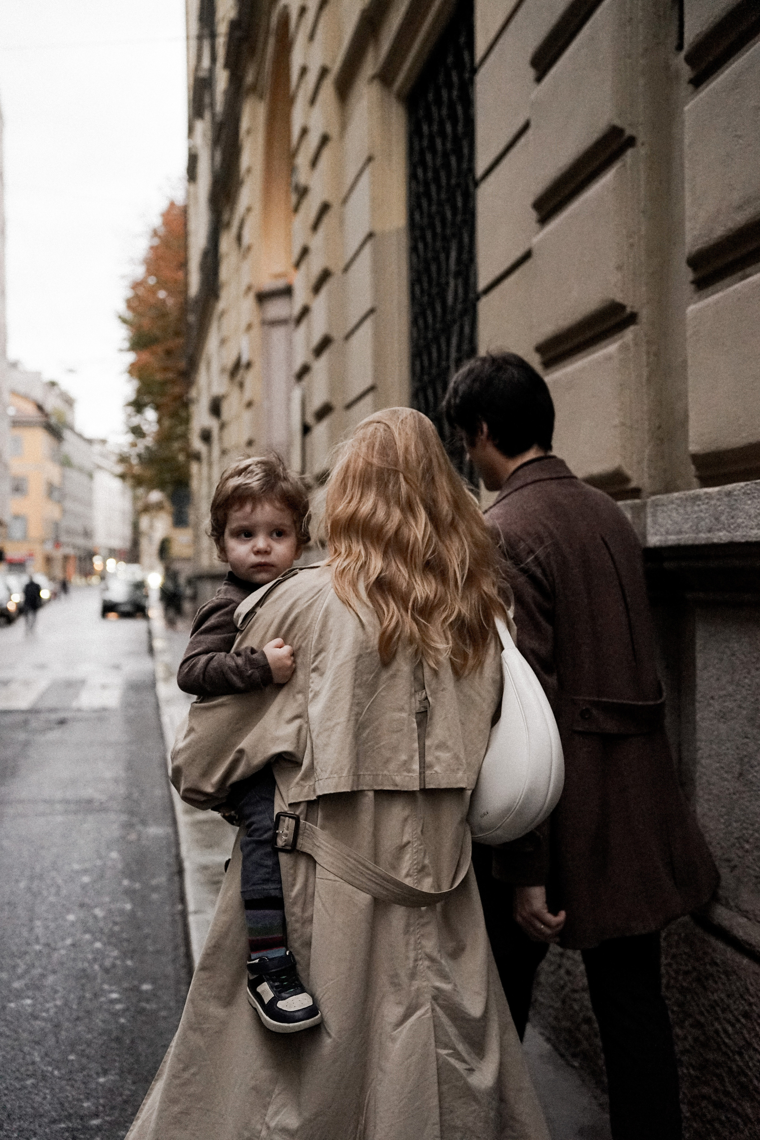 Семейная фотопрогулка в Милане осенью. Фотограф в Милане, Лекко и Комо. Фотопрогулки и фотосессии