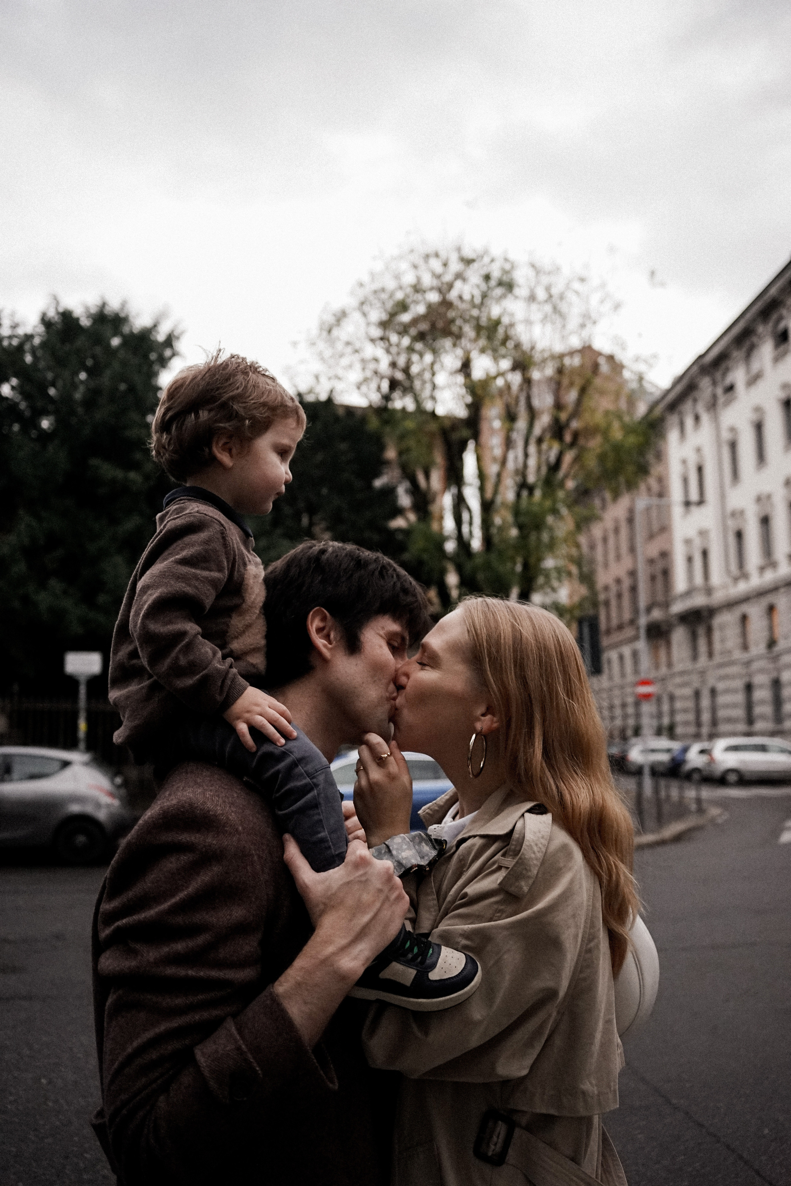 Семейная фотопрогулка в Милане осенью. Фотограф в Милане, Лекко и Комо. Фотопрогулки и фотосессии