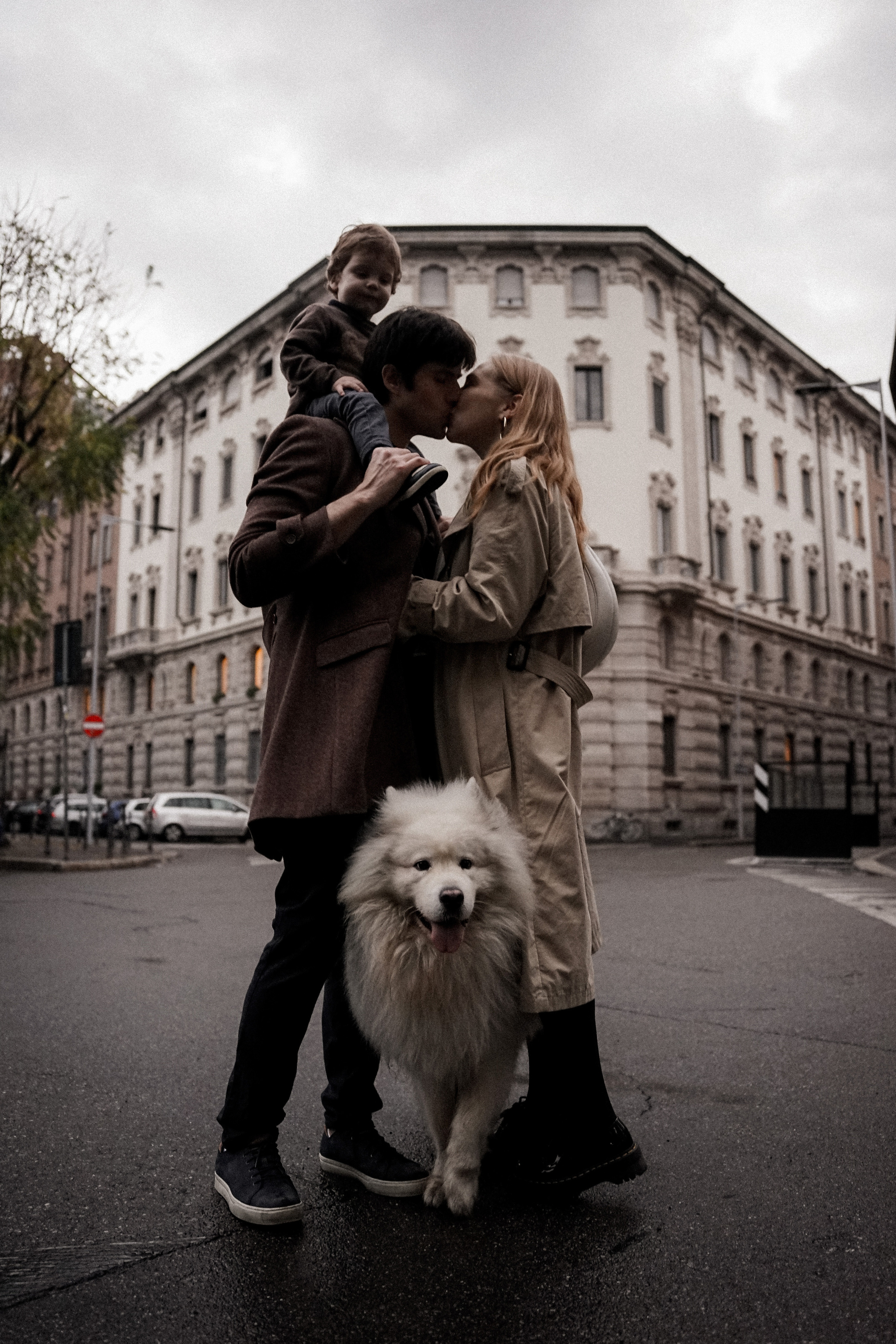 Семейная фотопрогулка в Милане осенью. Фотограф в Милане, Лекко и Комо. Фотопрогулки и фотосессии