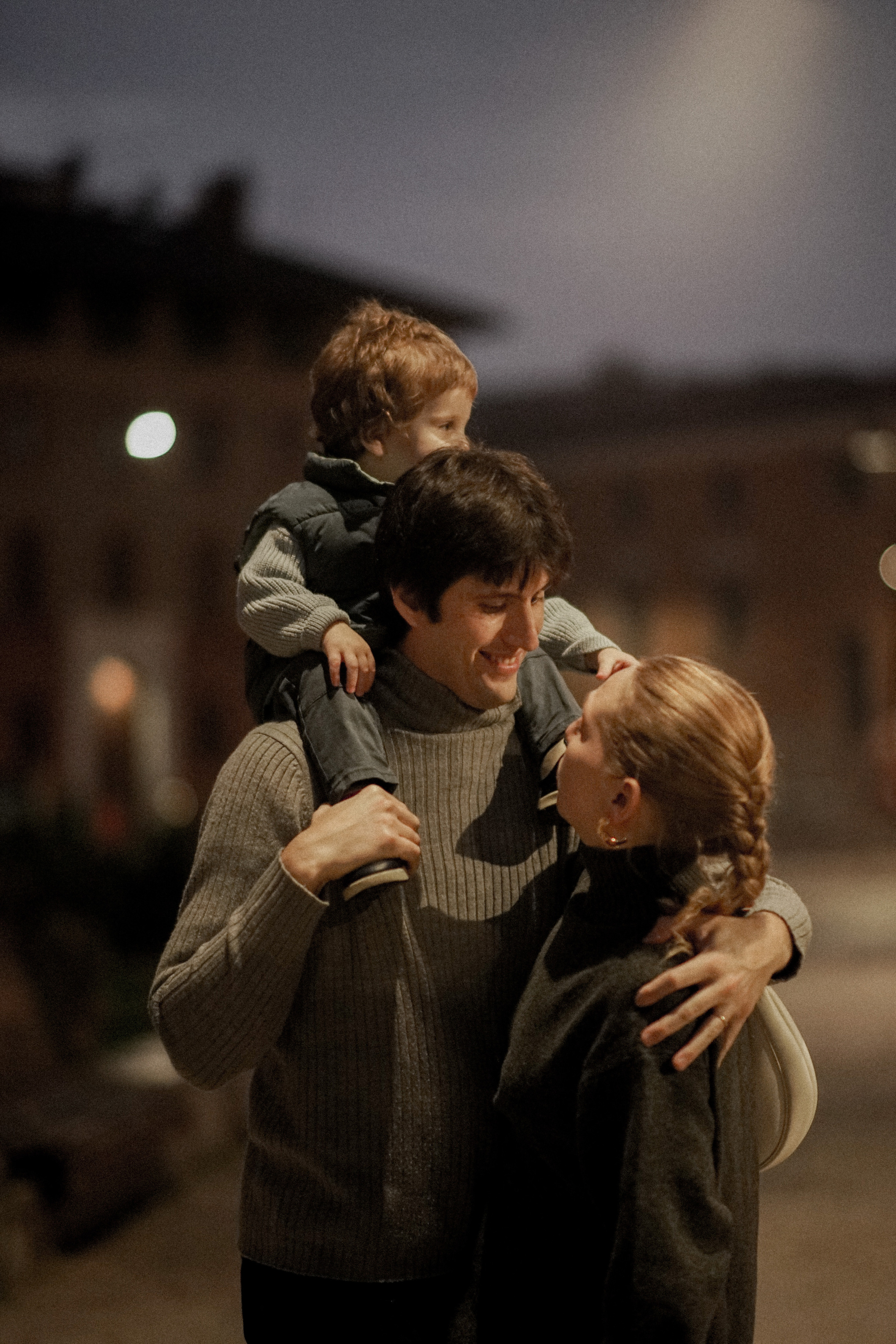 Семейная фотопрогулка в Милане осенью. Фотограф в Милане, Лекко и Комо. Фотопрогулки и фотосессии