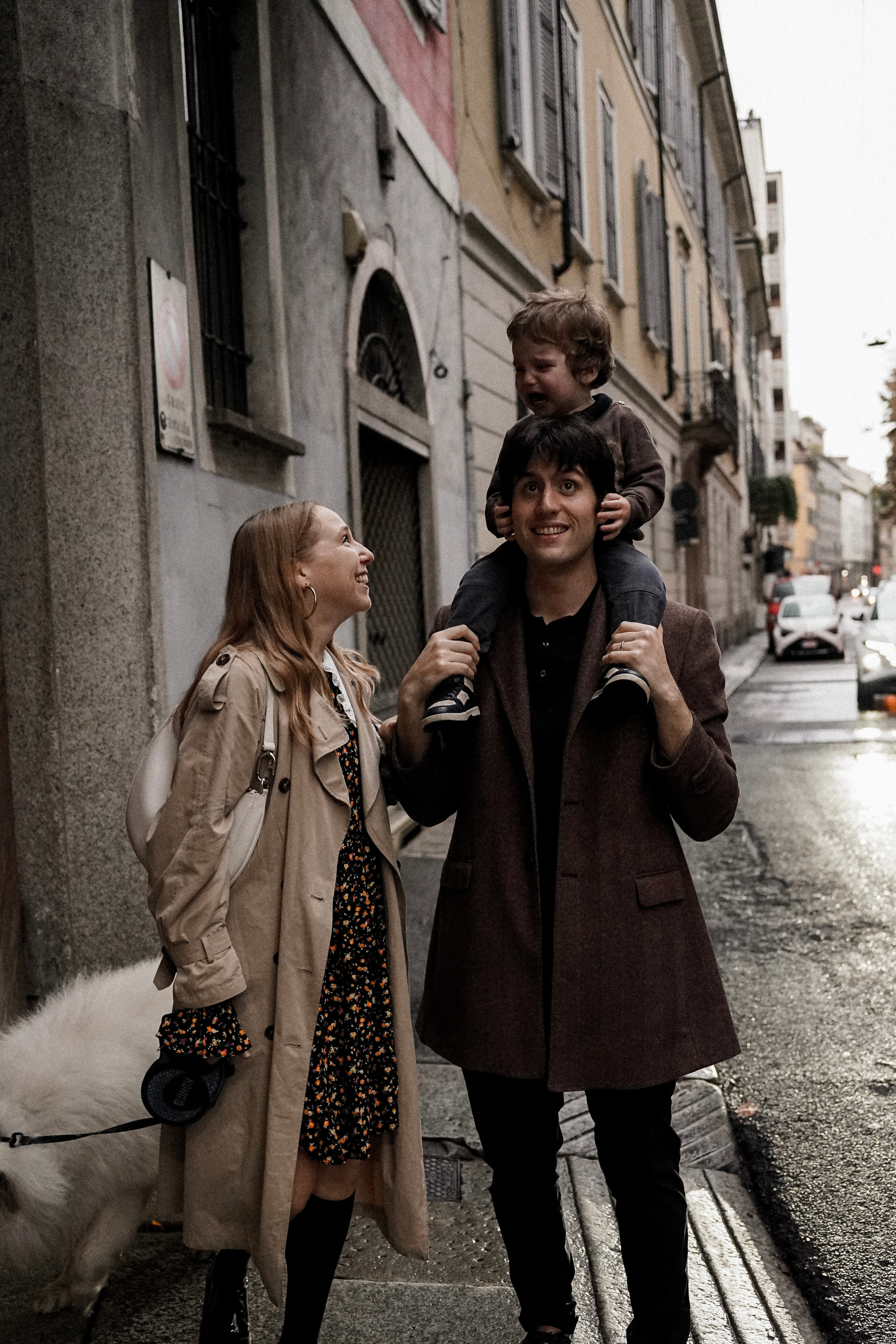 Семейная фотопрогулка в Милане осенью. Фотограф в Милане, Лекко и Комо. Фотопрогулки и фотосессии