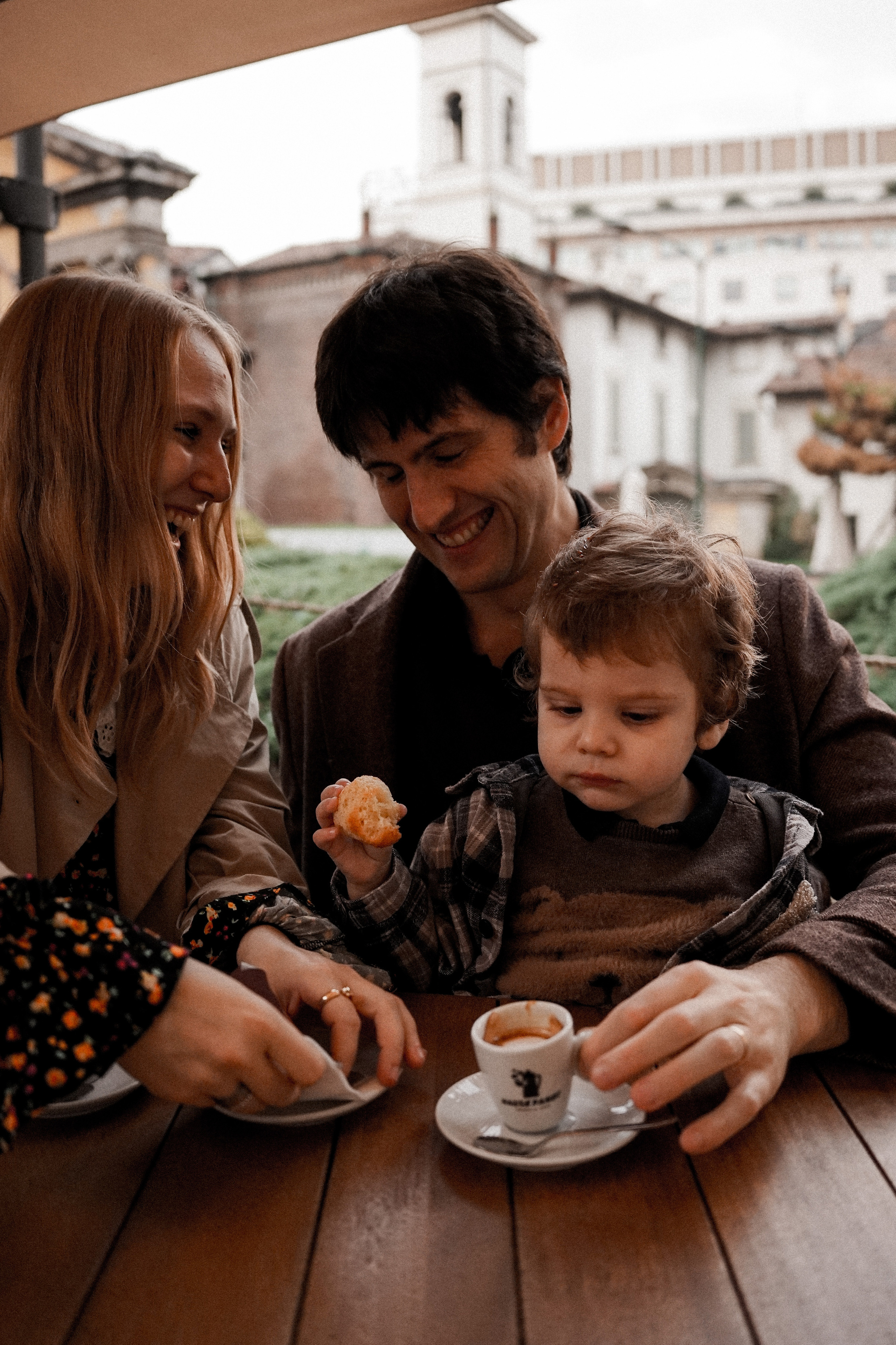 Семейная фотопрогулка в Милане осенью. Фотограф в Милане, Лекко и Комо. Фотопрогулки и фотосессии
