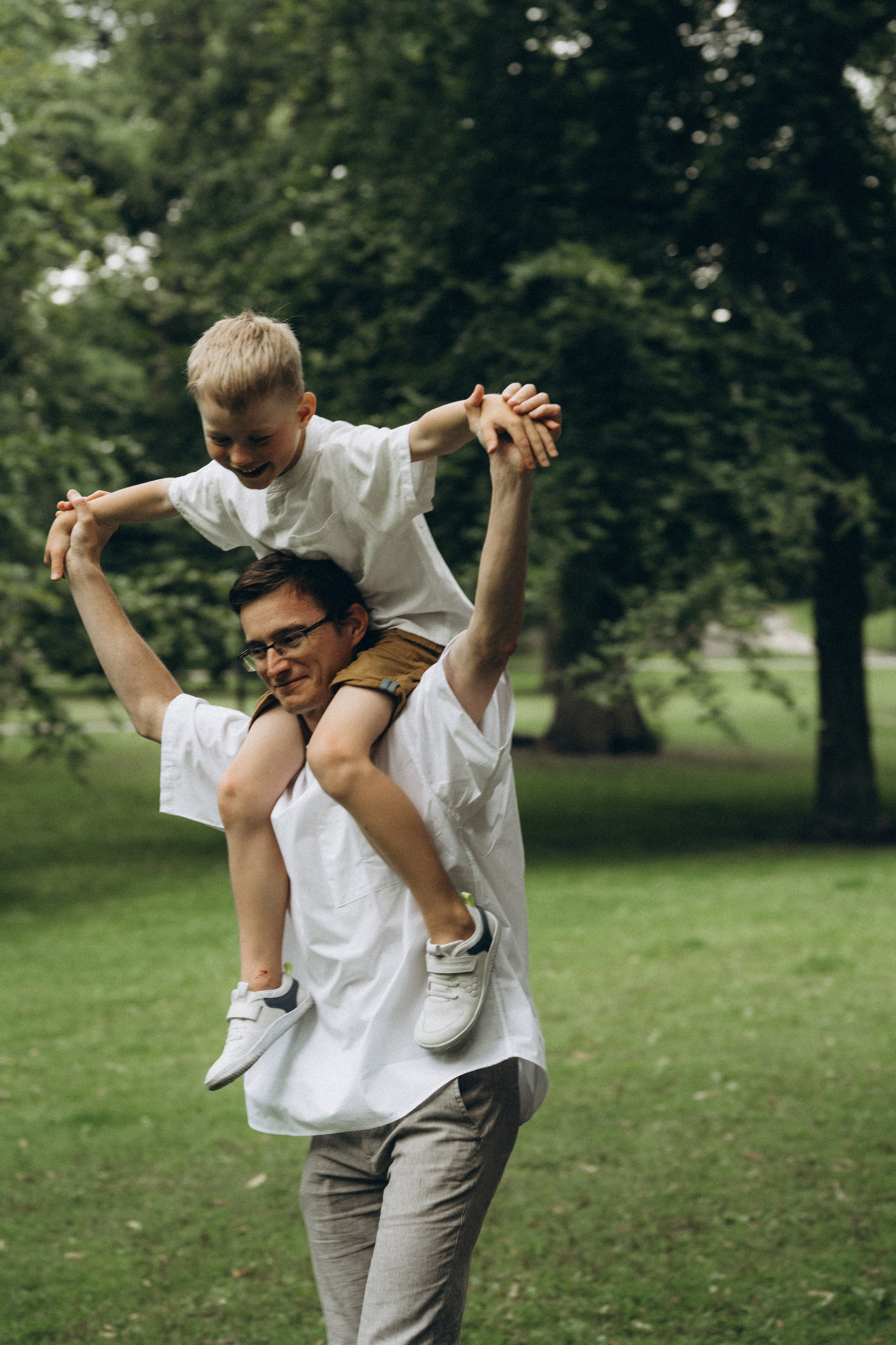Kaivopuisto. Wedding and potrait photographer in Helsinki Vickan O