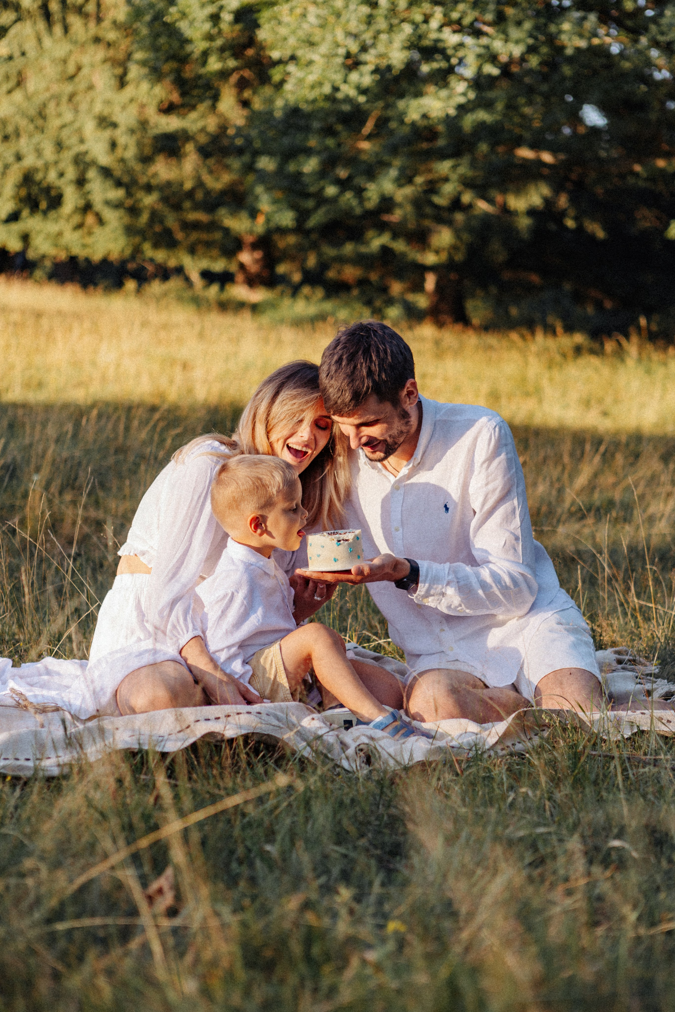 Ana, Vasile și Leo. Cristina Andronache fotograf Brașov fotograf de familie fotograf de nunta Brașov