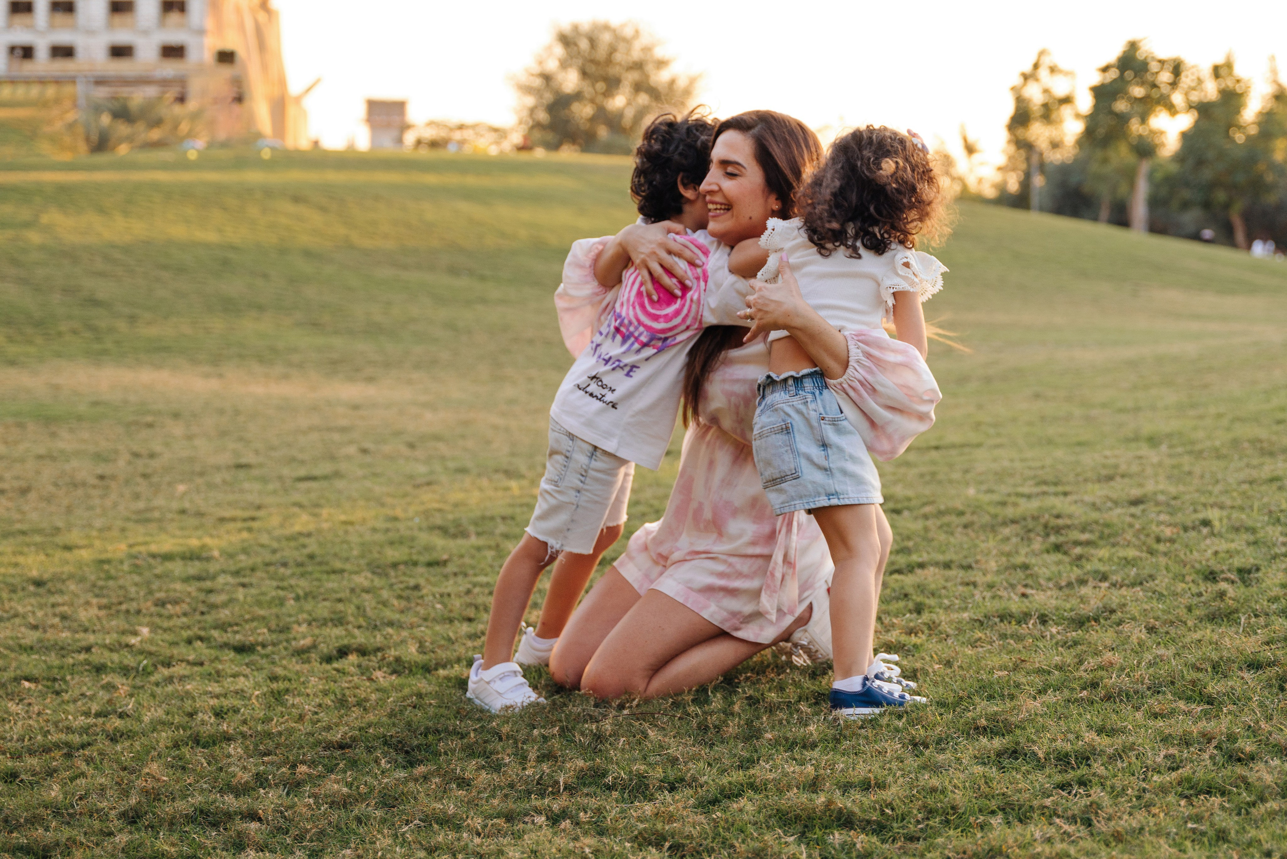 Family fun and play in the park. Angela Iakovleva — Family Photographer in Dubai