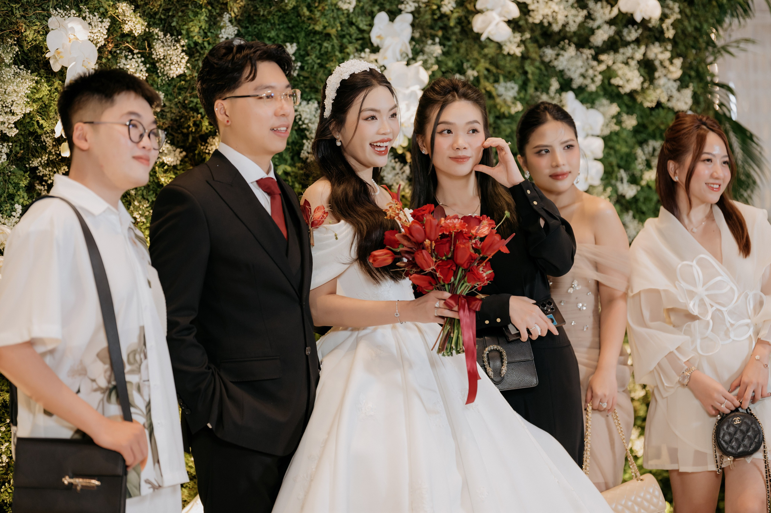 DAT & TU / Wedding Party. Saigon Wedding Present | Art Beyond Moments