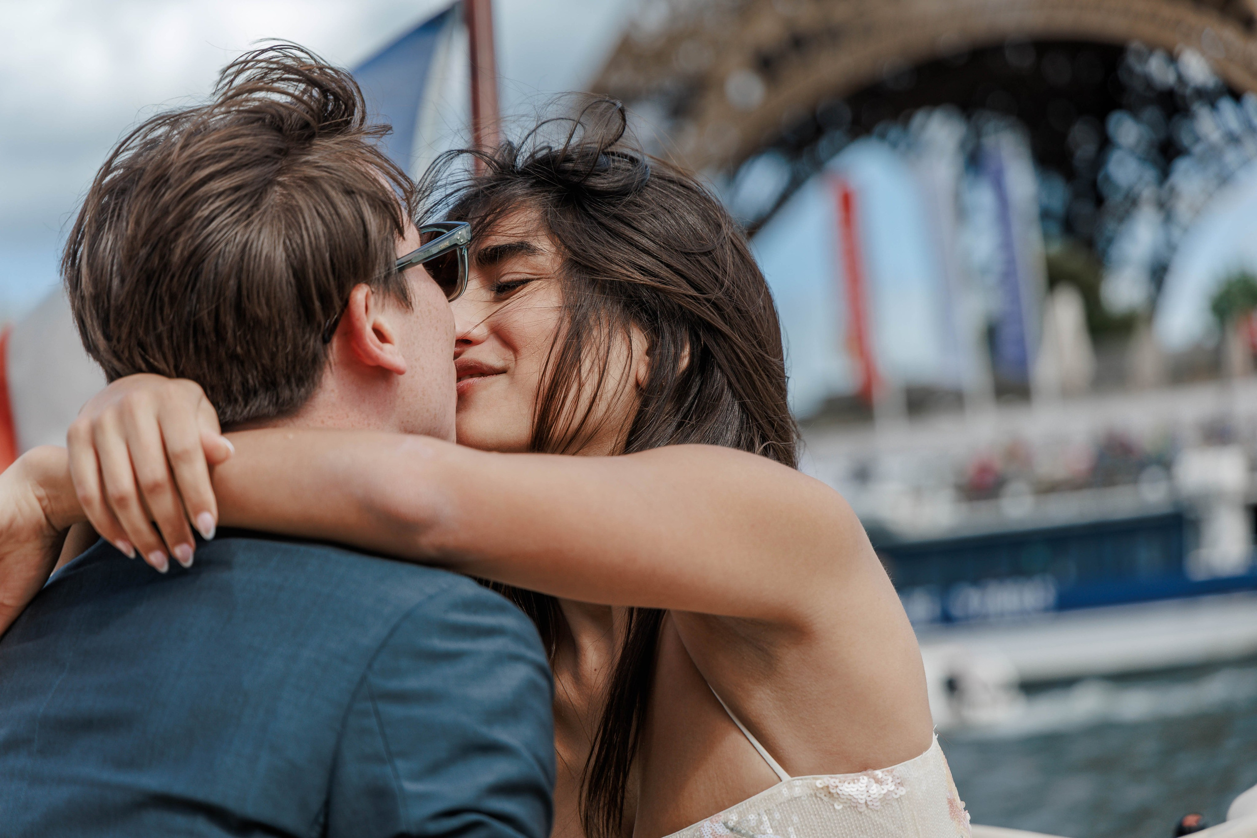 A Luxury Surprise Proposal on a Boat in Paris: Photo, Video & Champagne. Photographe à Paris