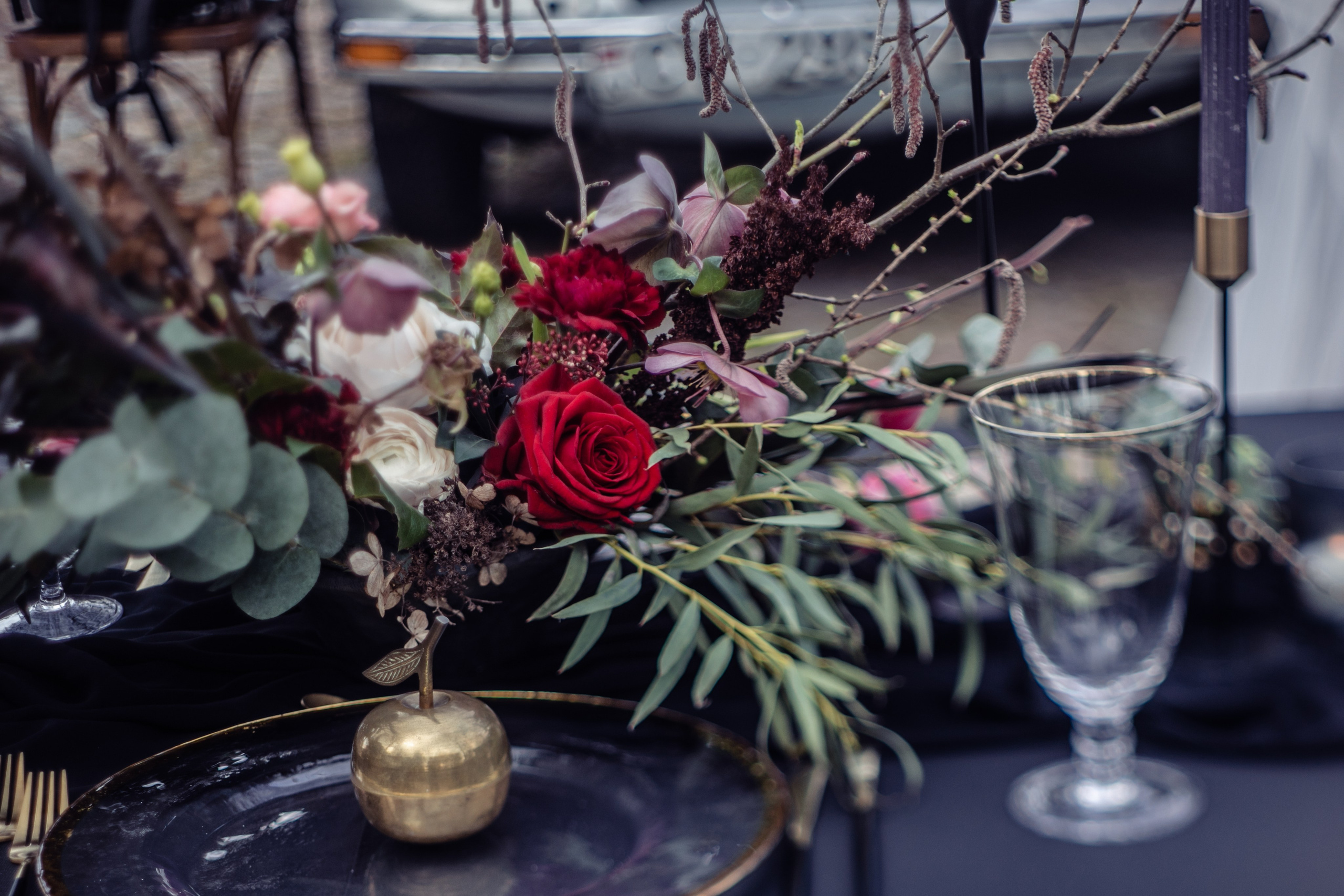 Galda noformējums dekors kāzu foto