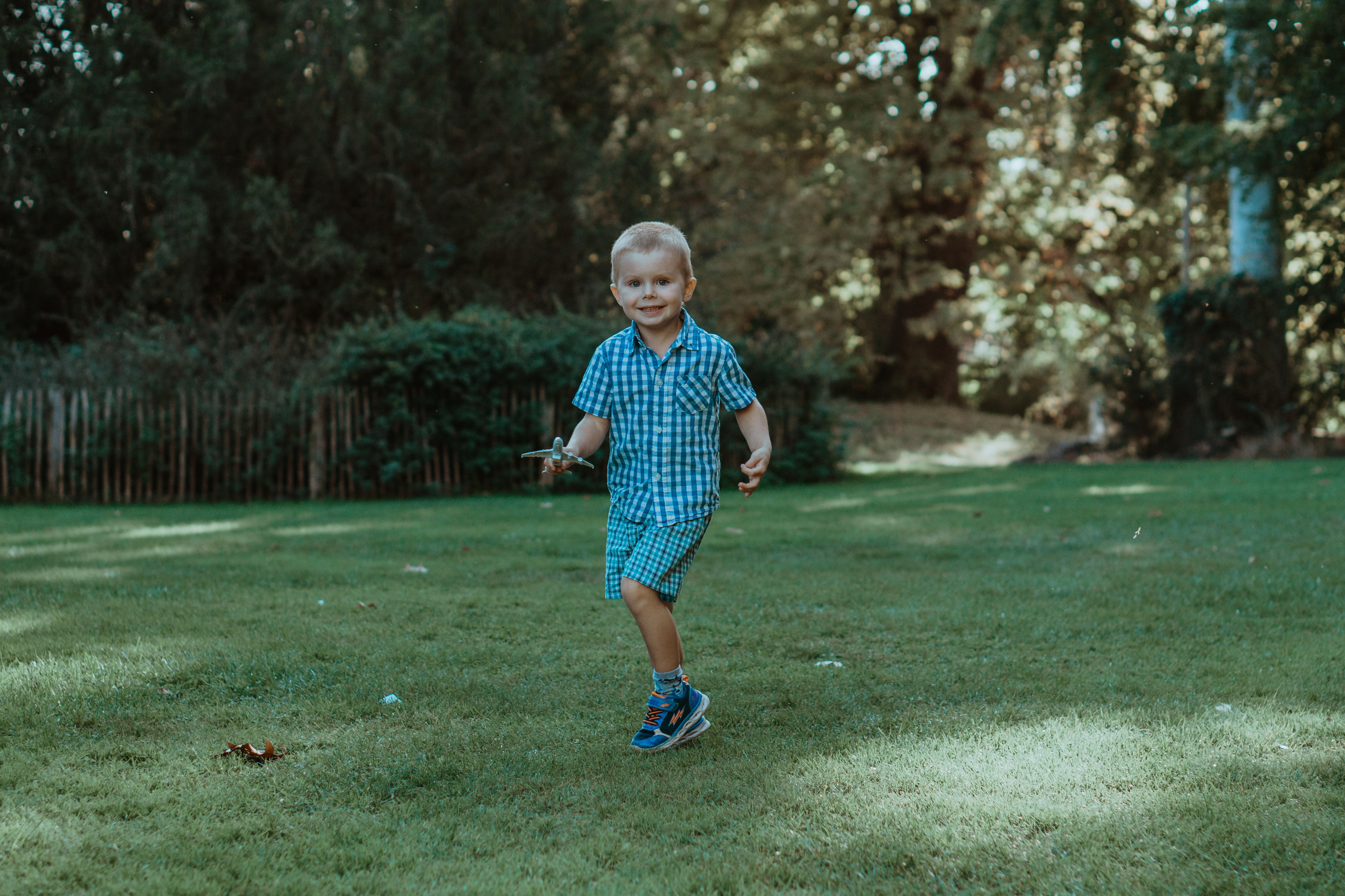 Little Kolya know how to have fun ;). Family photographer Aargau Zurich