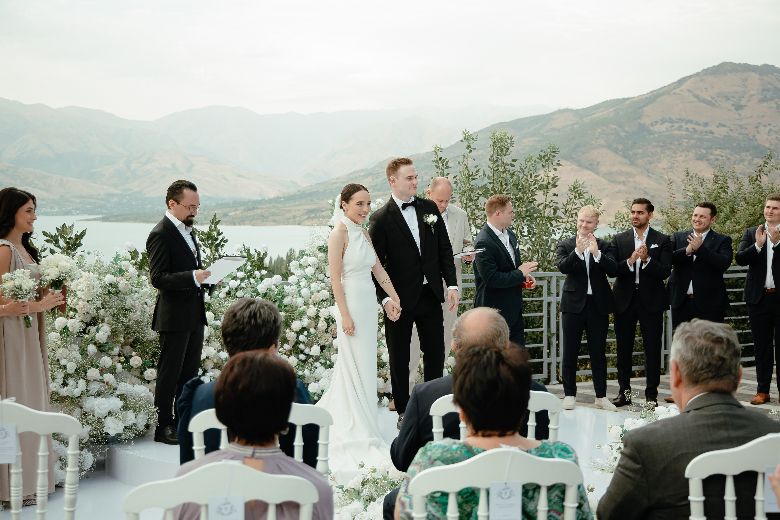 Thomas & Suyumbika. Главная