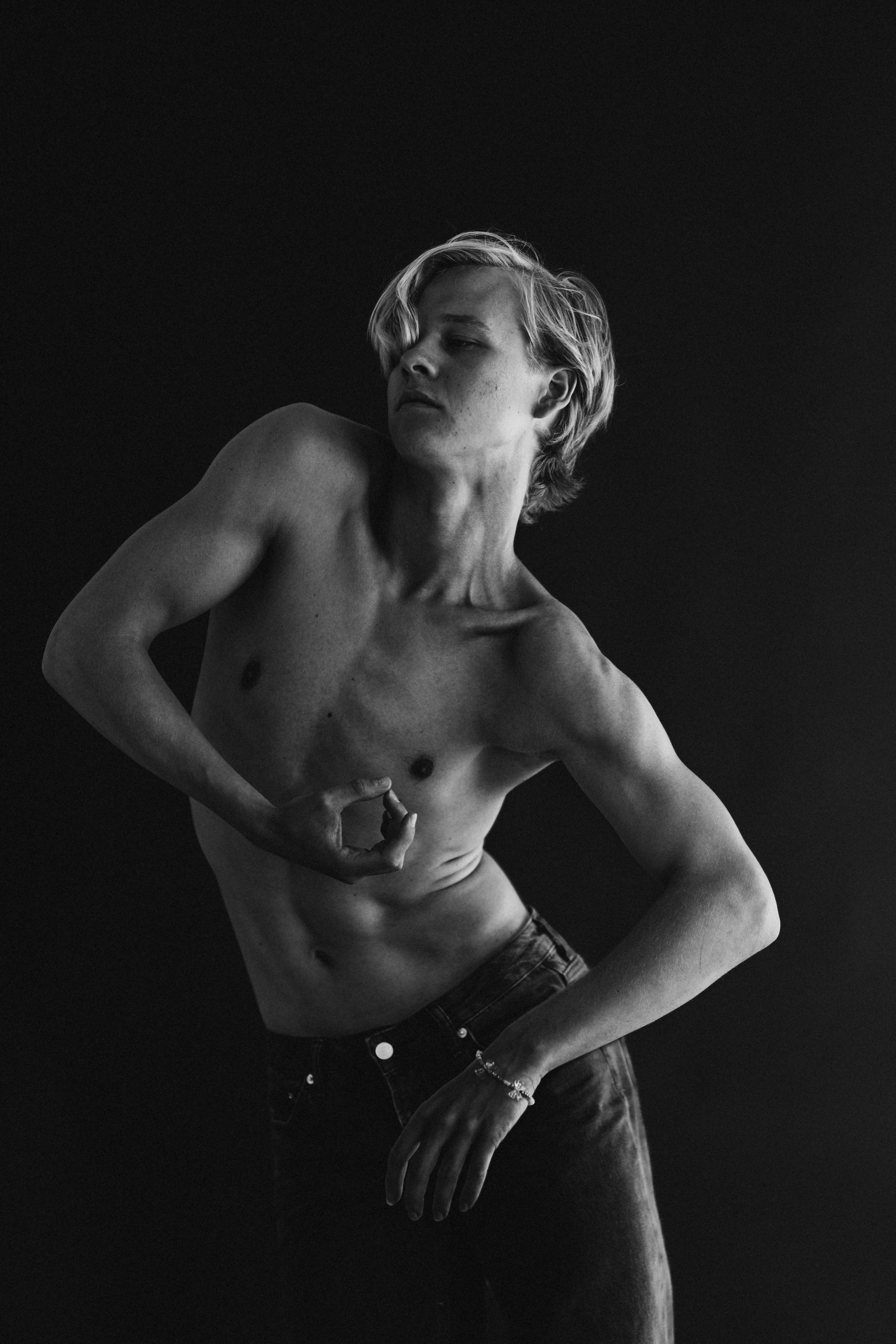 DANCERS. Victoria Olonen – Cinematic Portrait Artist | Helsinki & Europe
