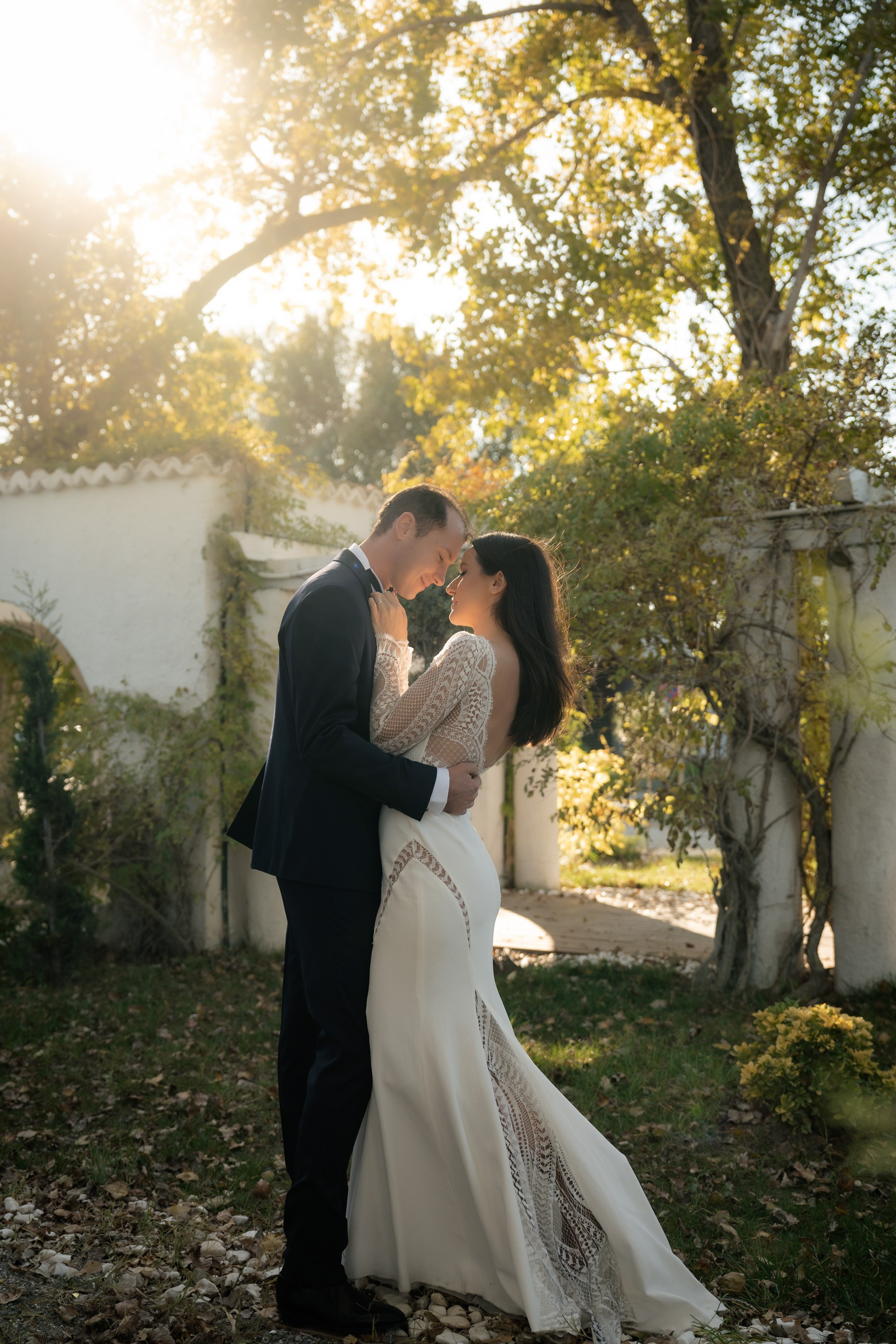 Elly & Andrew. Destination Wedding Photographer Alex Pasarelu
