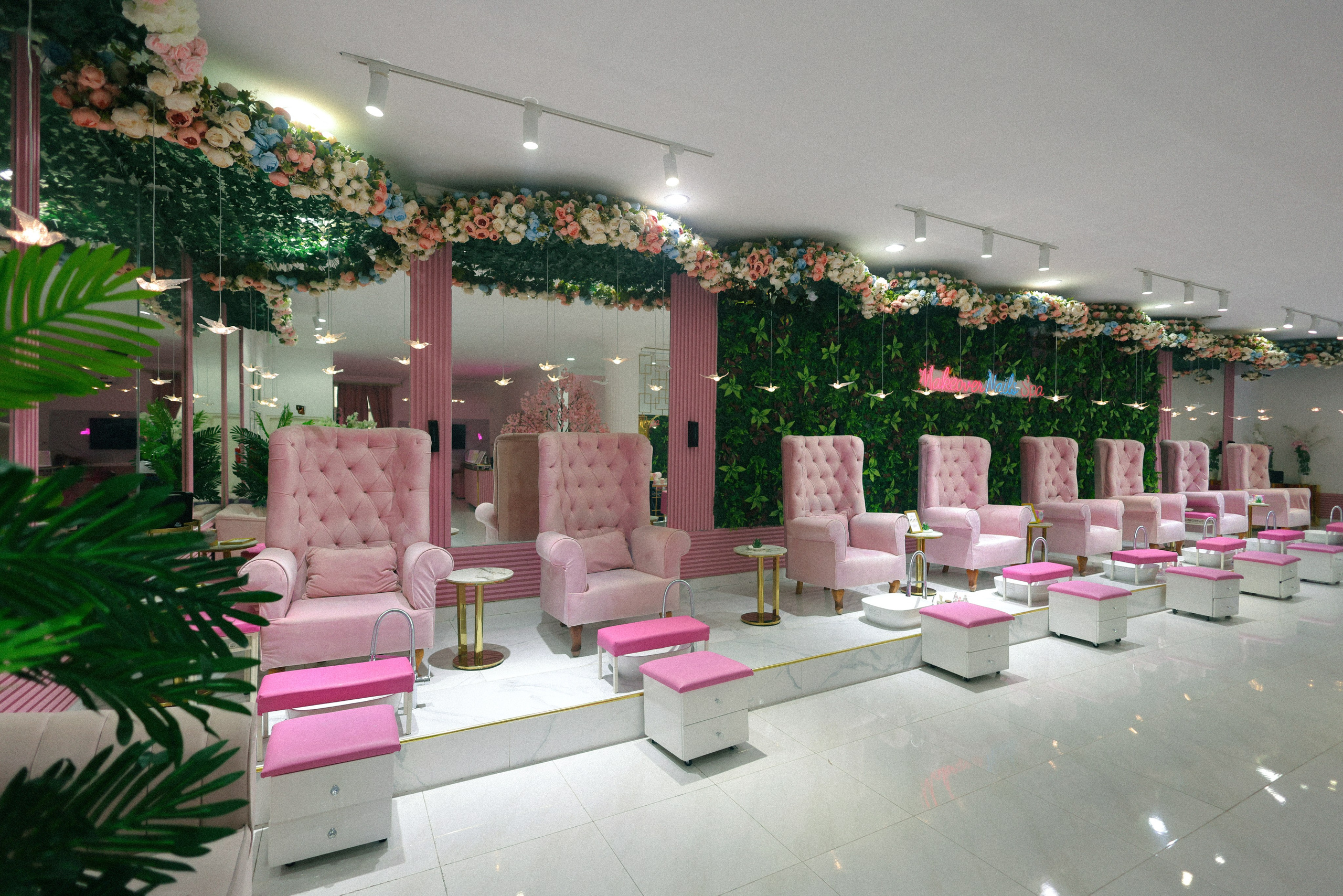 Salons. InHype Studio