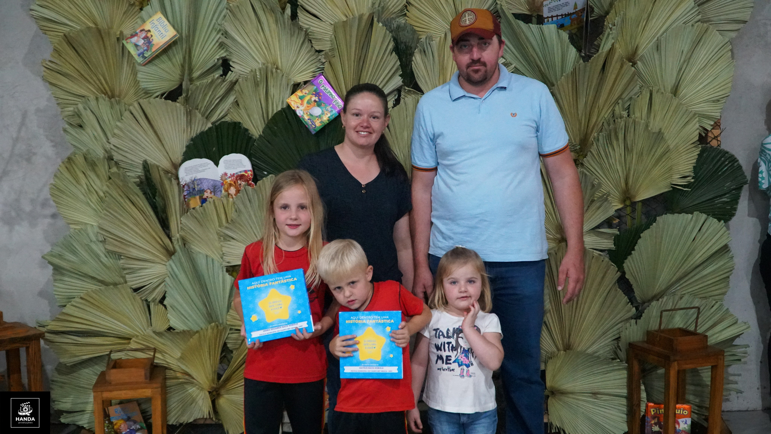 Noite autógrafos colégio Aurélio Buarque de Holanda. Handa Produções