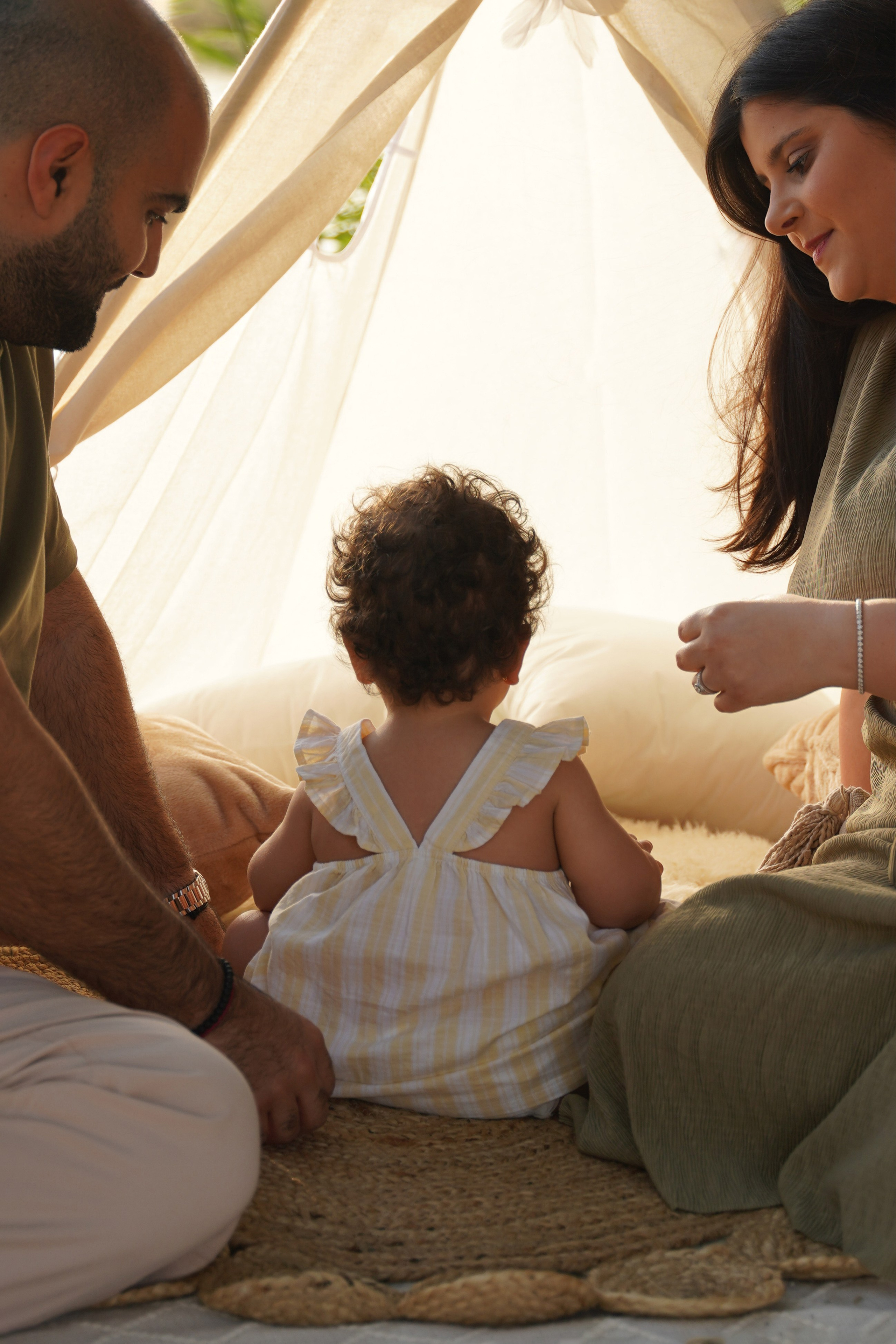 Family fun and cake crush. Angela Iakovleva — Family Photographer in Dubai