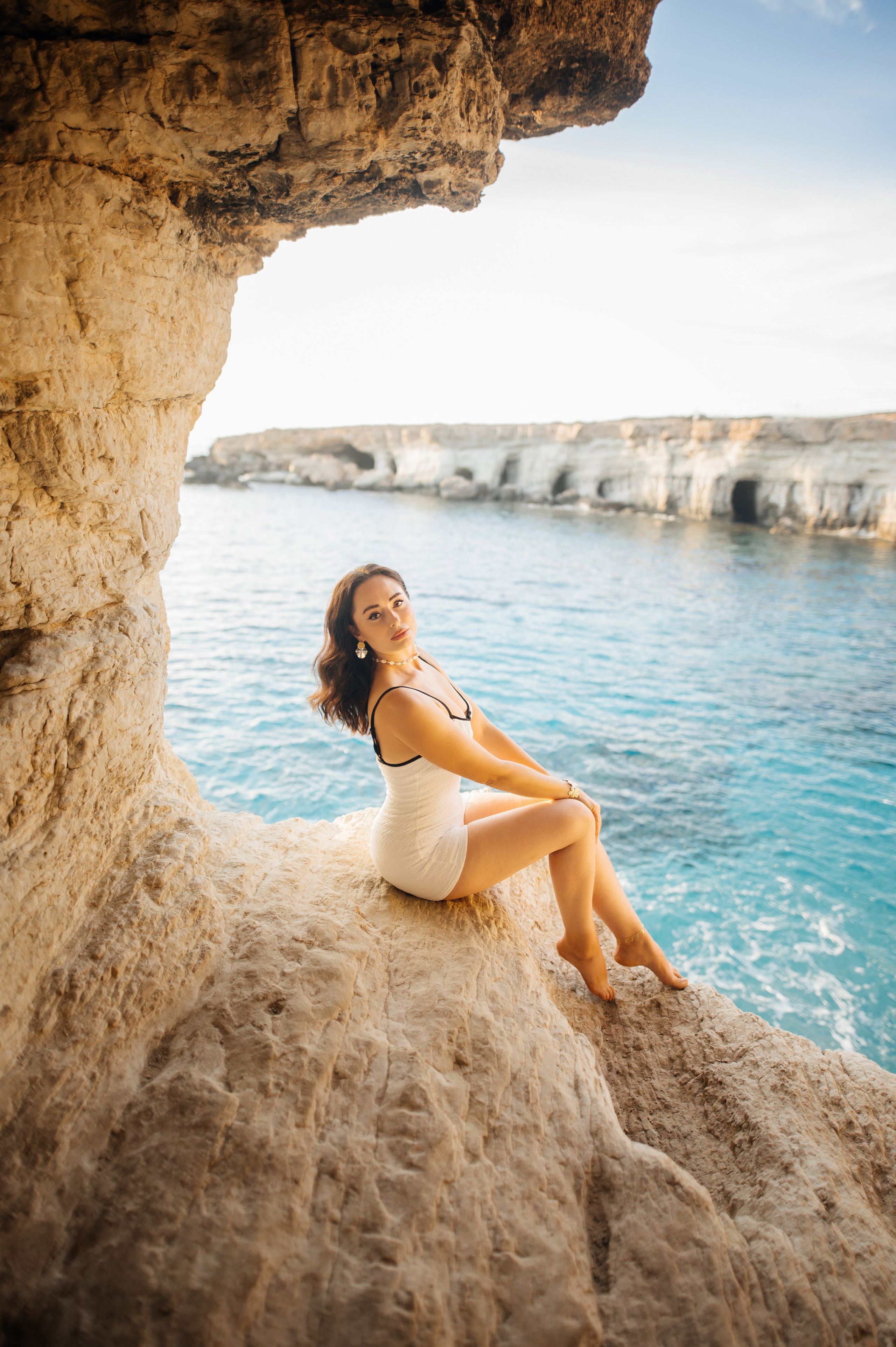 Морские скалы. Фотограф на Кипре