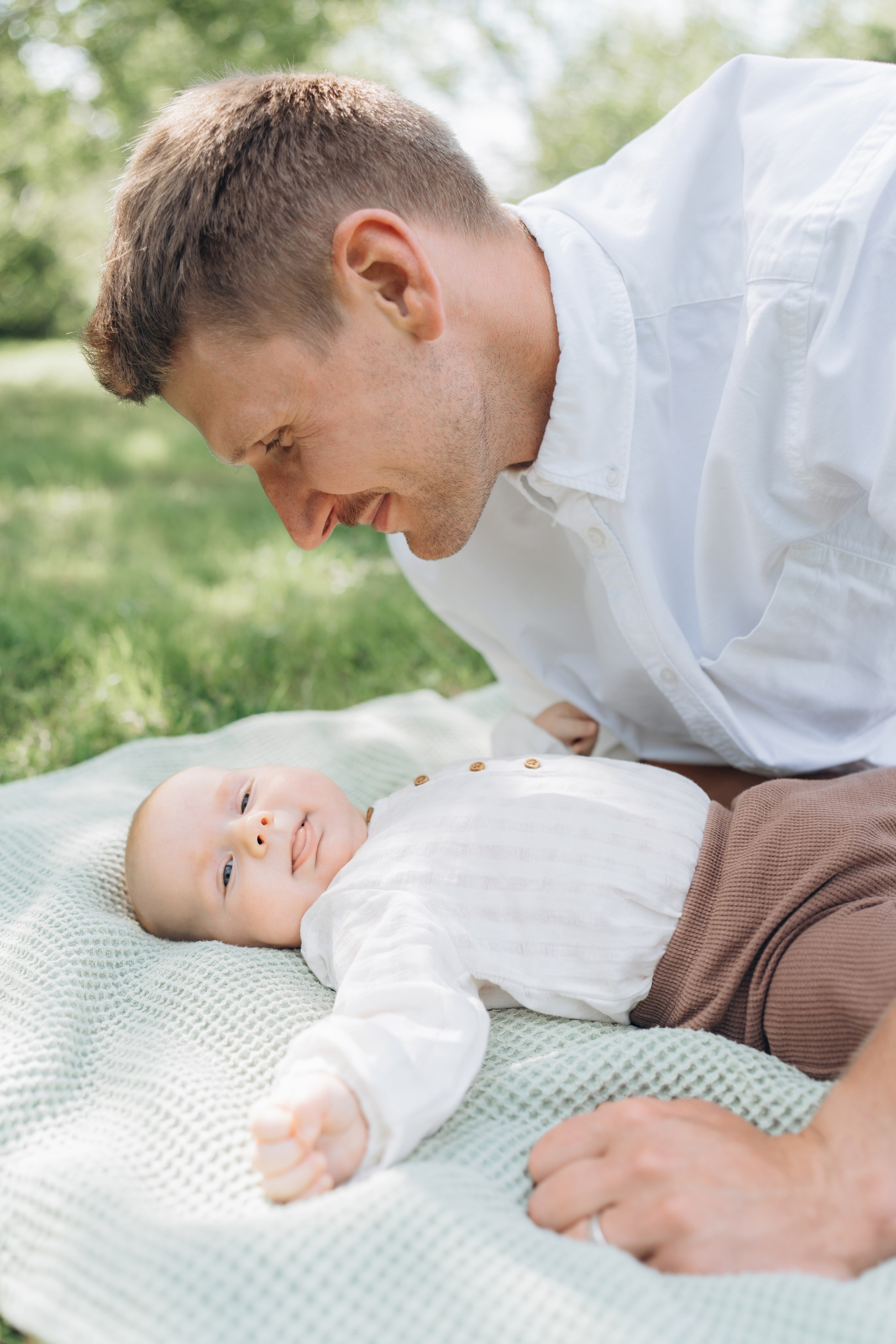 UNDER THE APPLE TREE. Dagneshi Photography