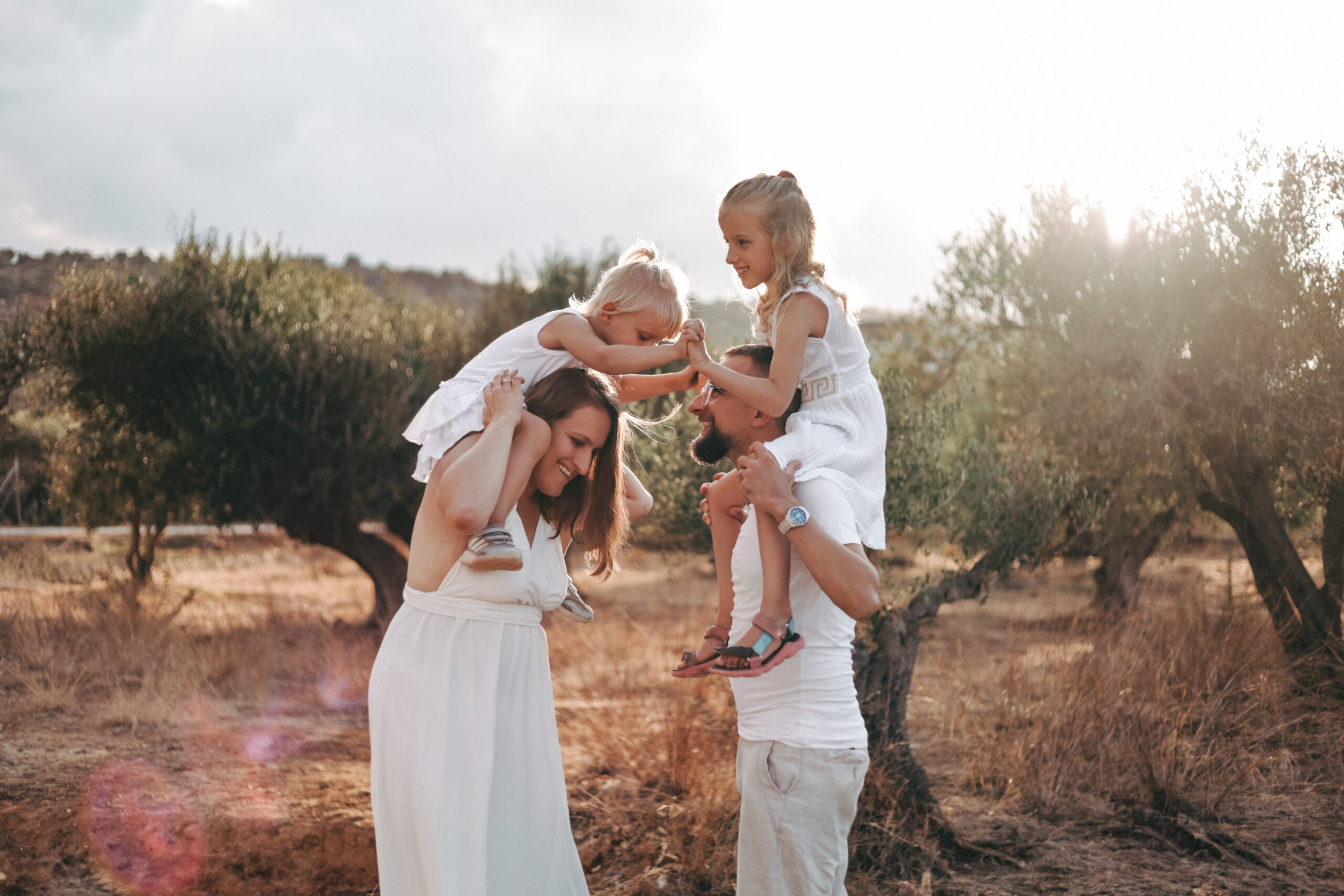 Beautiful Family Photoshoot in Crete – Capture Precious Moments Together. Photographer Maria Chedroom