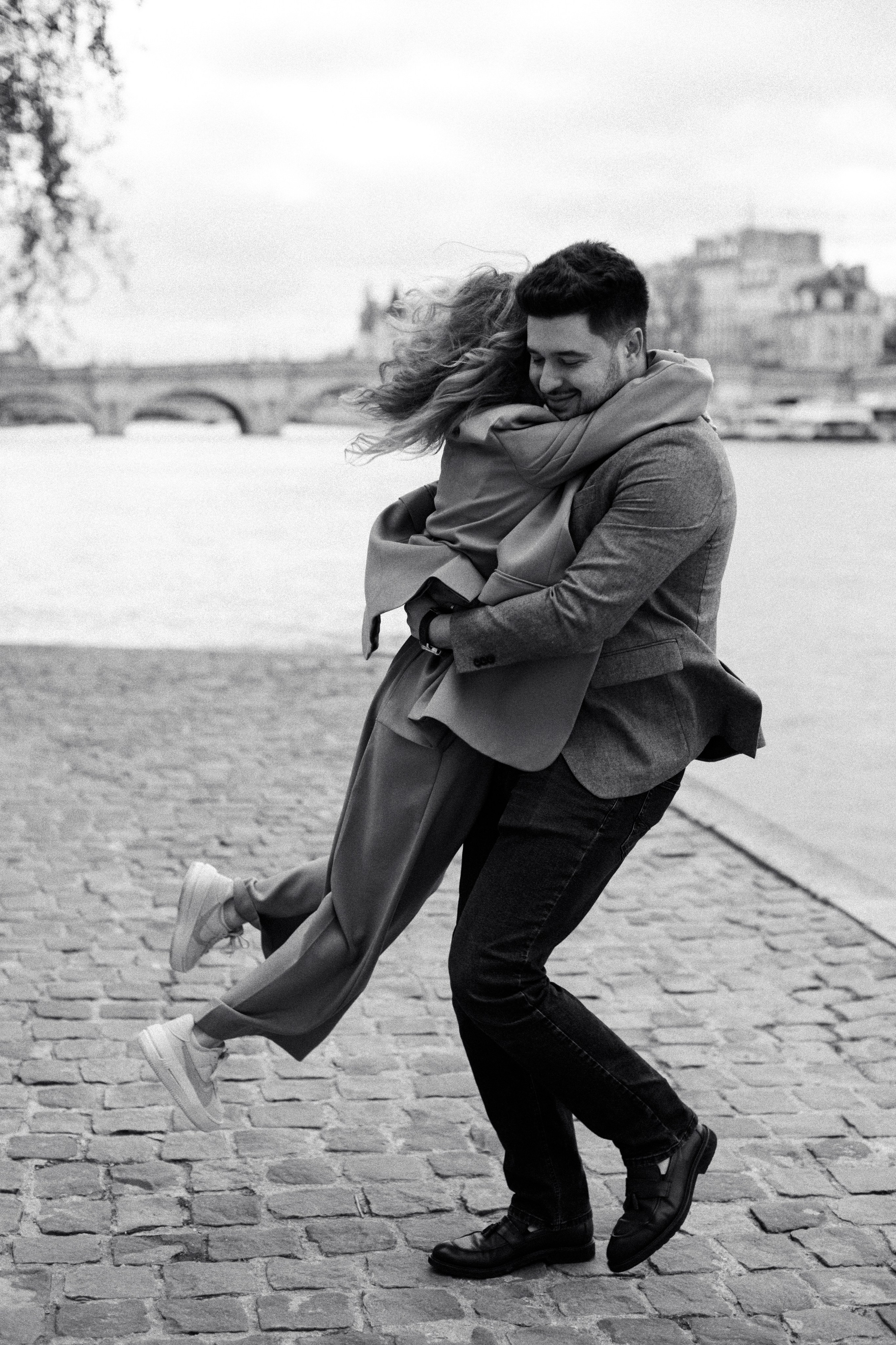 Couple Photo Walk in Paris — Romantic Lifestyle Photography. Paris Wedding Photographer