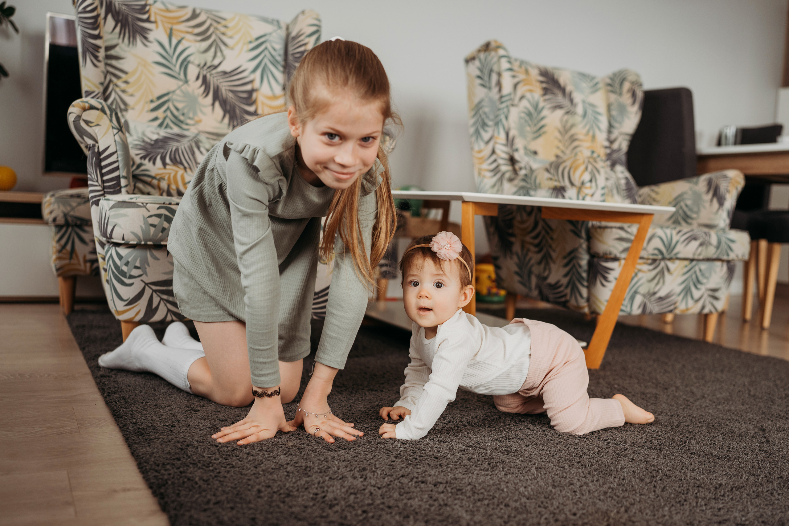 Настя, Саша, Даня и их родители. Фотограф новорожденных и детей первого года Евгения Михалькевич