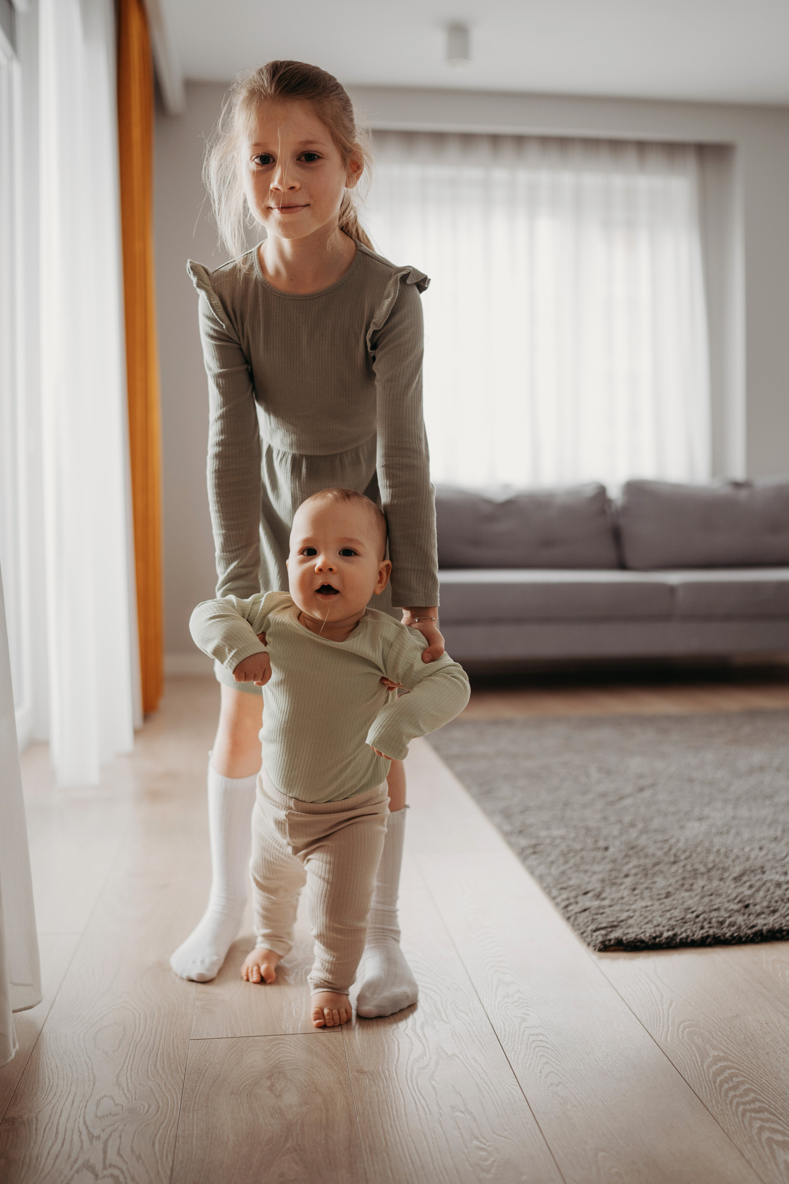 Настя, Саша, Даня и их родители. Фотограф новорожденных и детей первого года Евгения Михалькевич