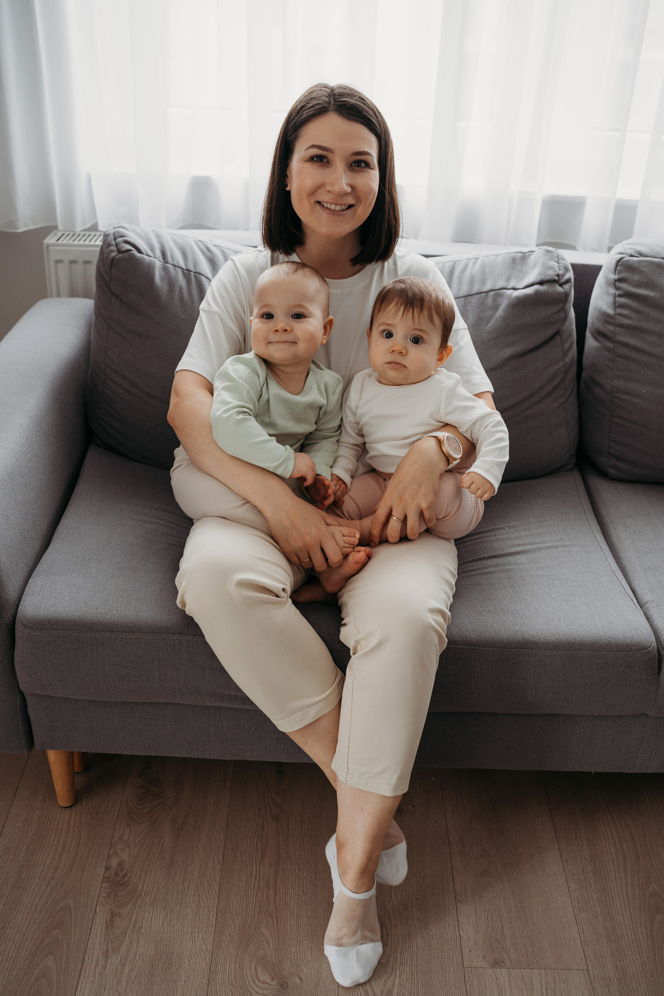 Настя, Саша, Даня и их родители. Фотограф новорожденных и детей первого года Евгения Михалькевич