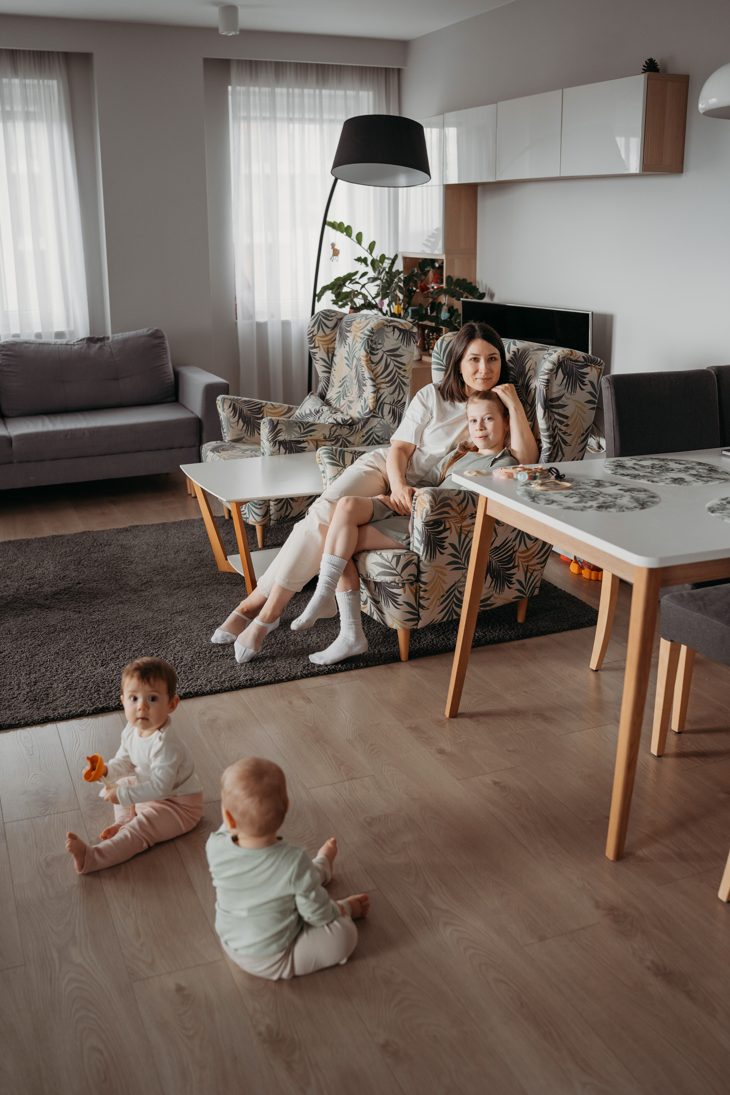 Настя, Саша, Даня и их родители. Фотограф новорожденных и детей первого года Евгения Михалькевич