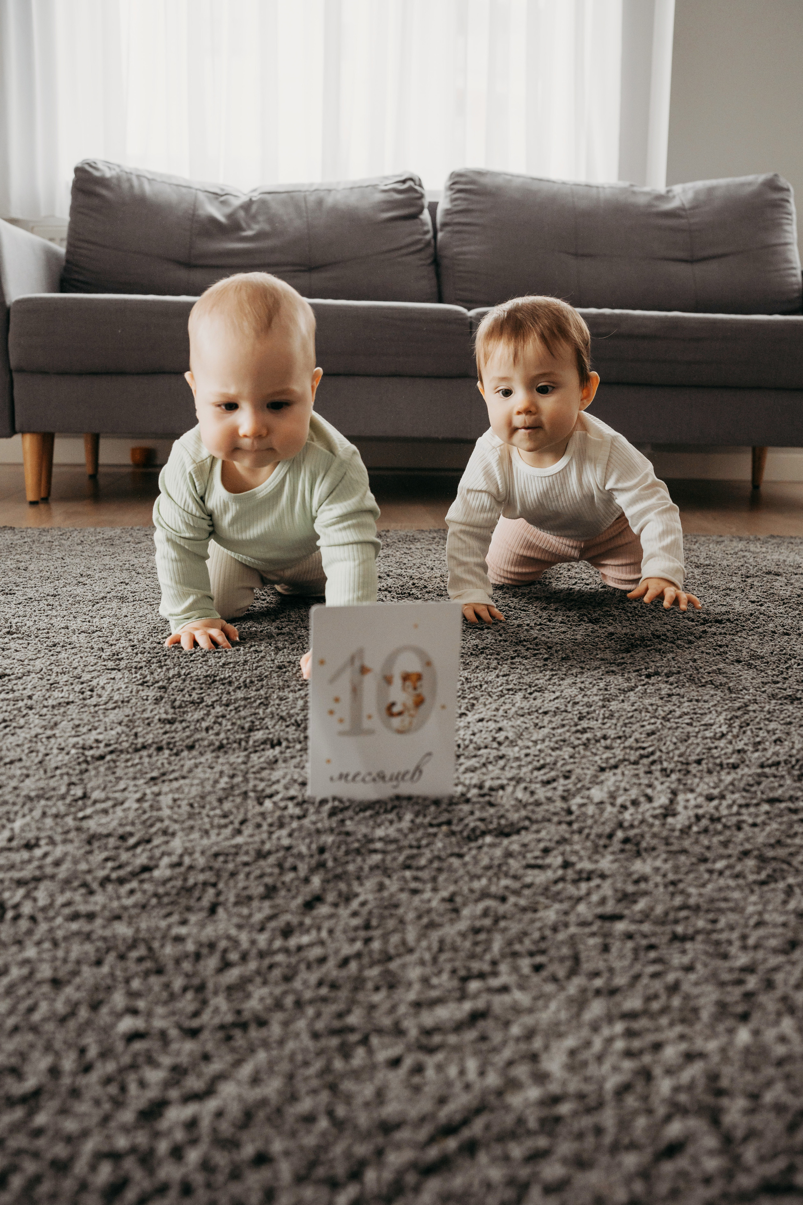 Настя, Саша, Даня и их родители. Фотограф новорожденных и детей первого года Евгения Михалькевич