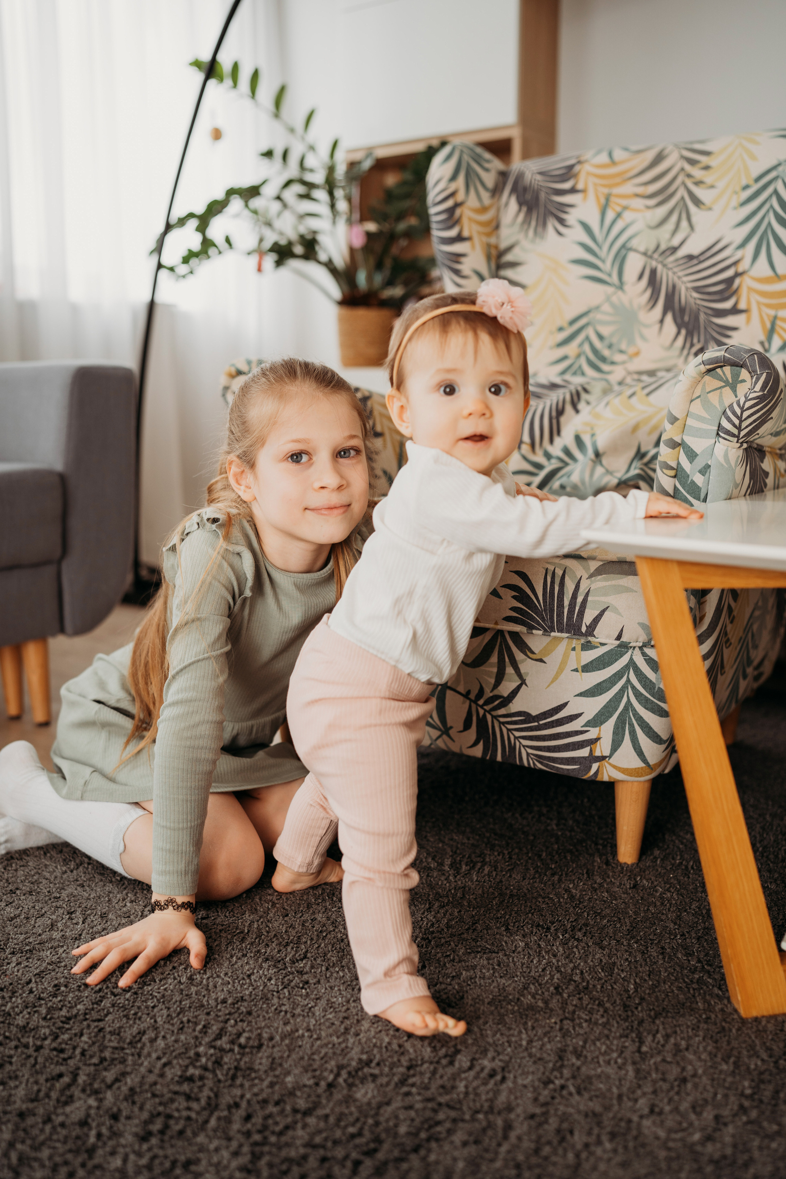 Настя, Саша, Даня и их родители. Фотограф новорожденных и детей первого года Евгения Михалькевич