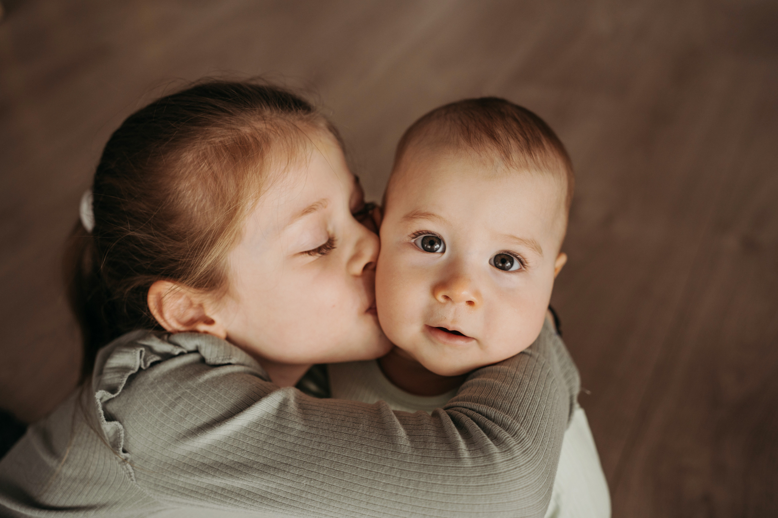 Настя, Саша, Даня и их родители. Фотограф новорожденных и детей первого года Евгения Михалькевич