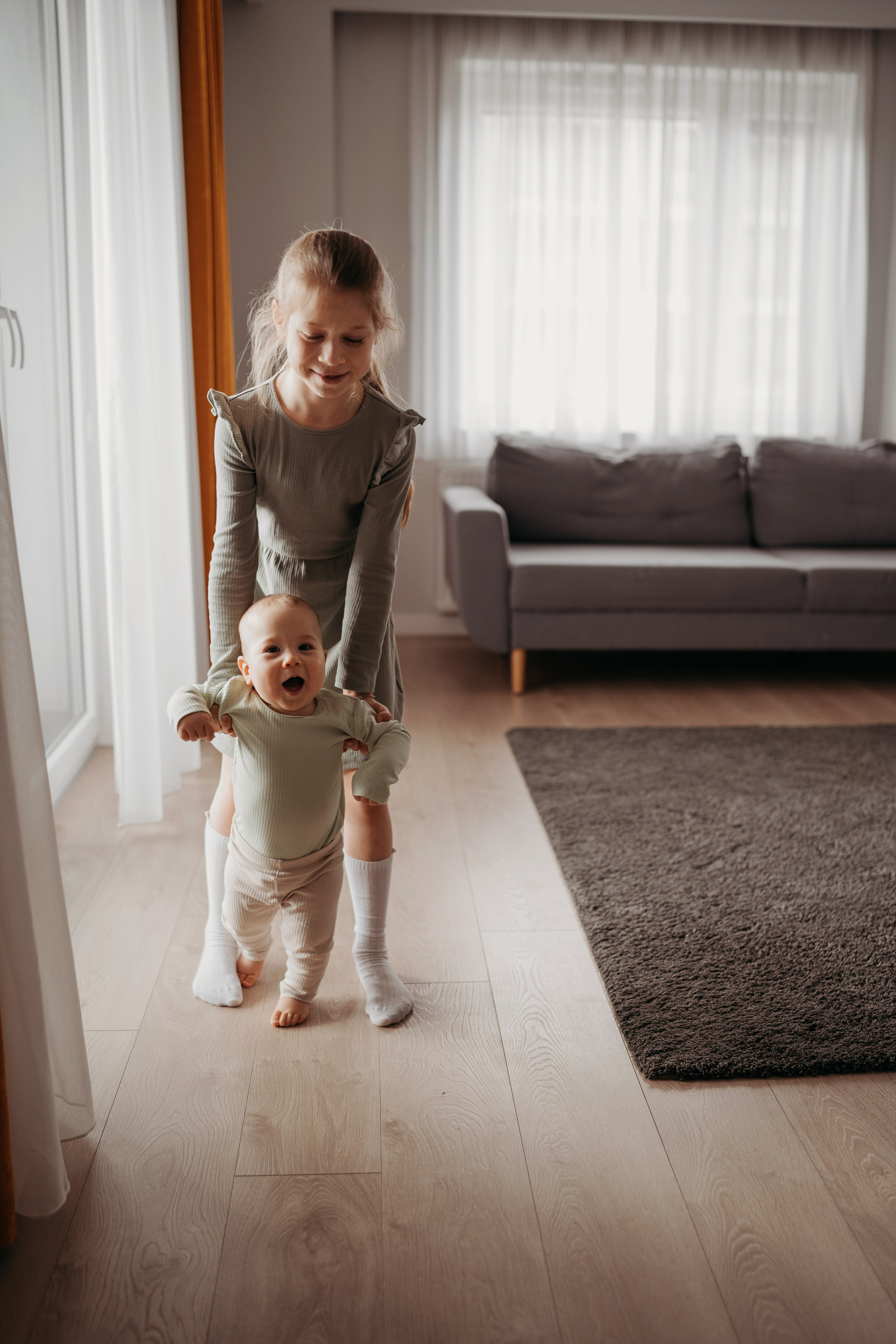 Настя, Саша, Даня и их родители. Фотограф новорожденных и детей первого года Евгения Михалькевич