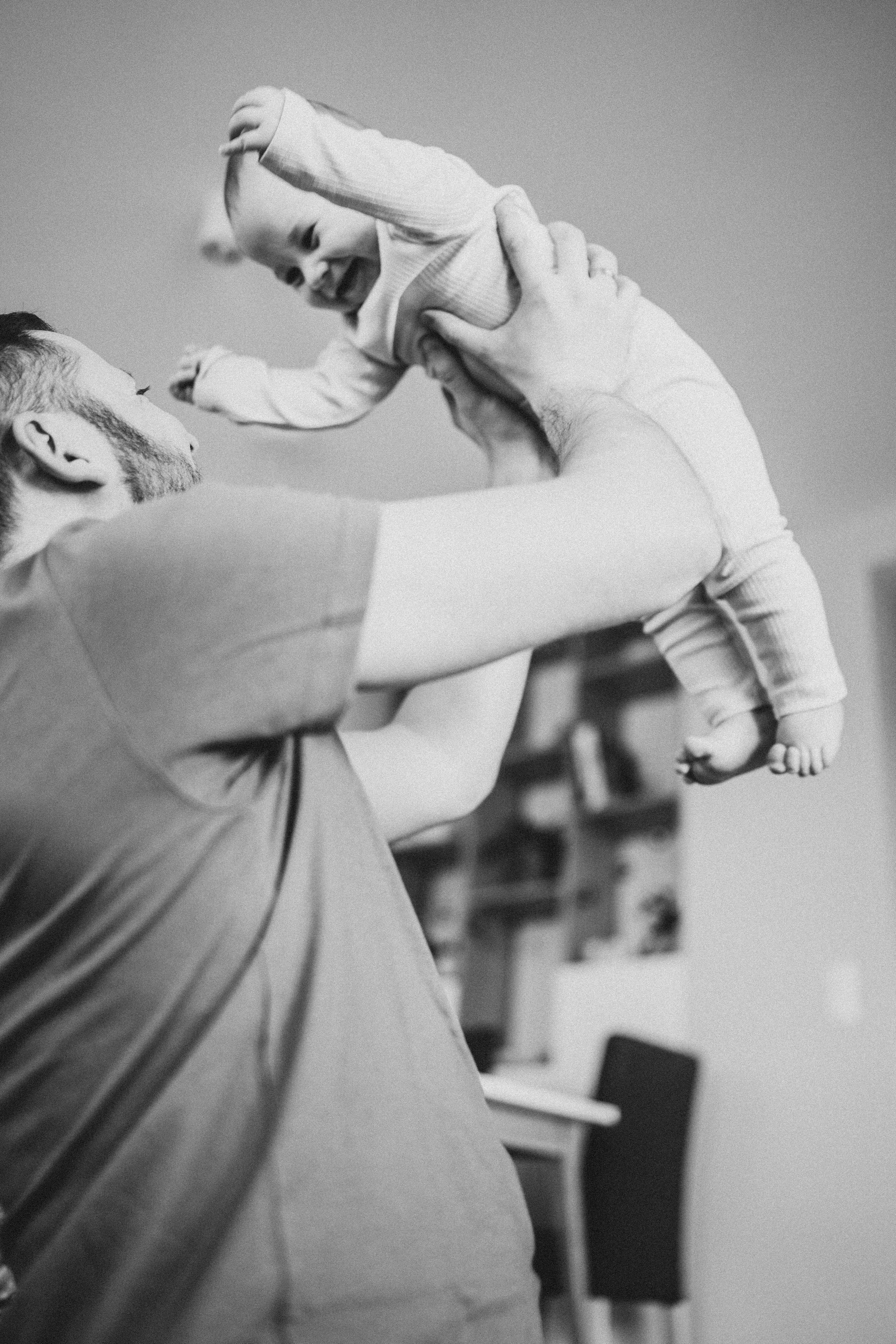 Настя, Саша, Даня и их родители. Фотограф новорожденных и детей первого года Евгения Михалькевич