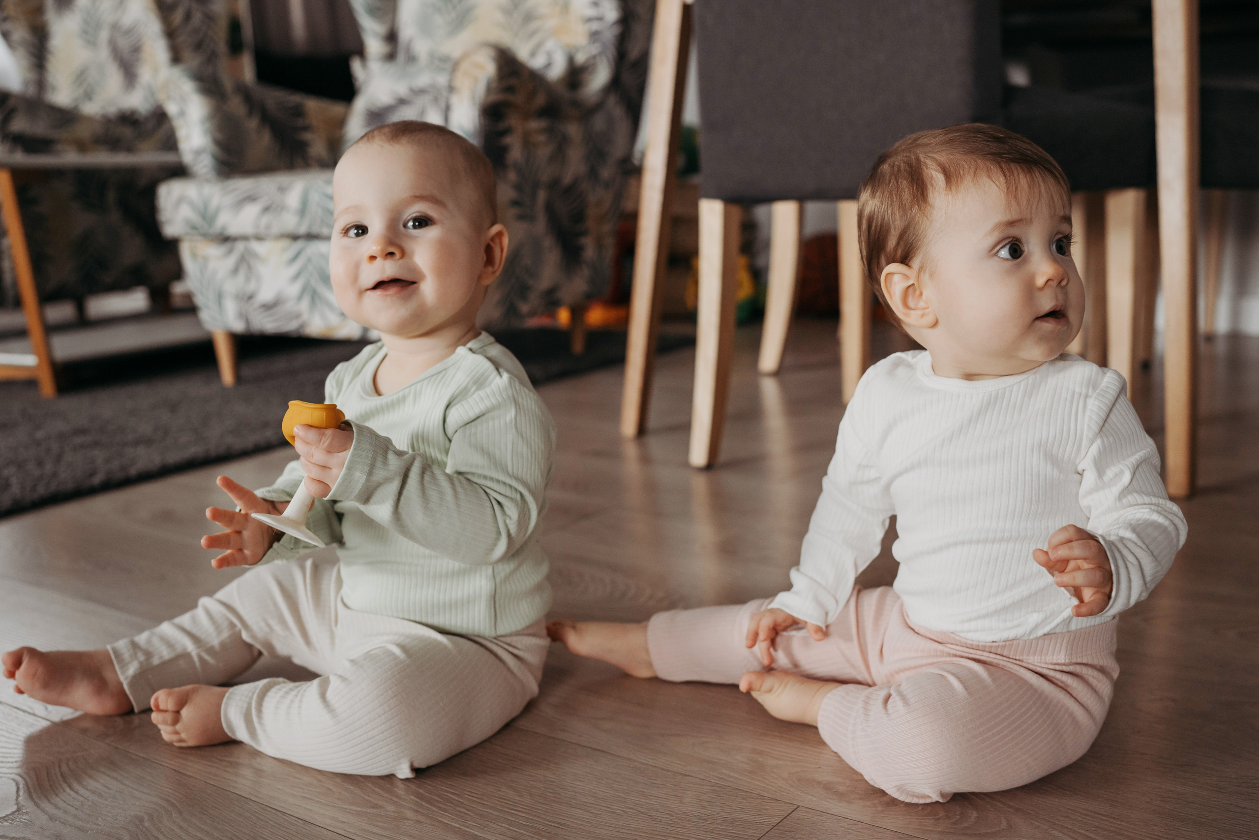 Настя, Саша, Даня и их родители. Фотограф новорожденных и детей первого года Евгения Михалькевич