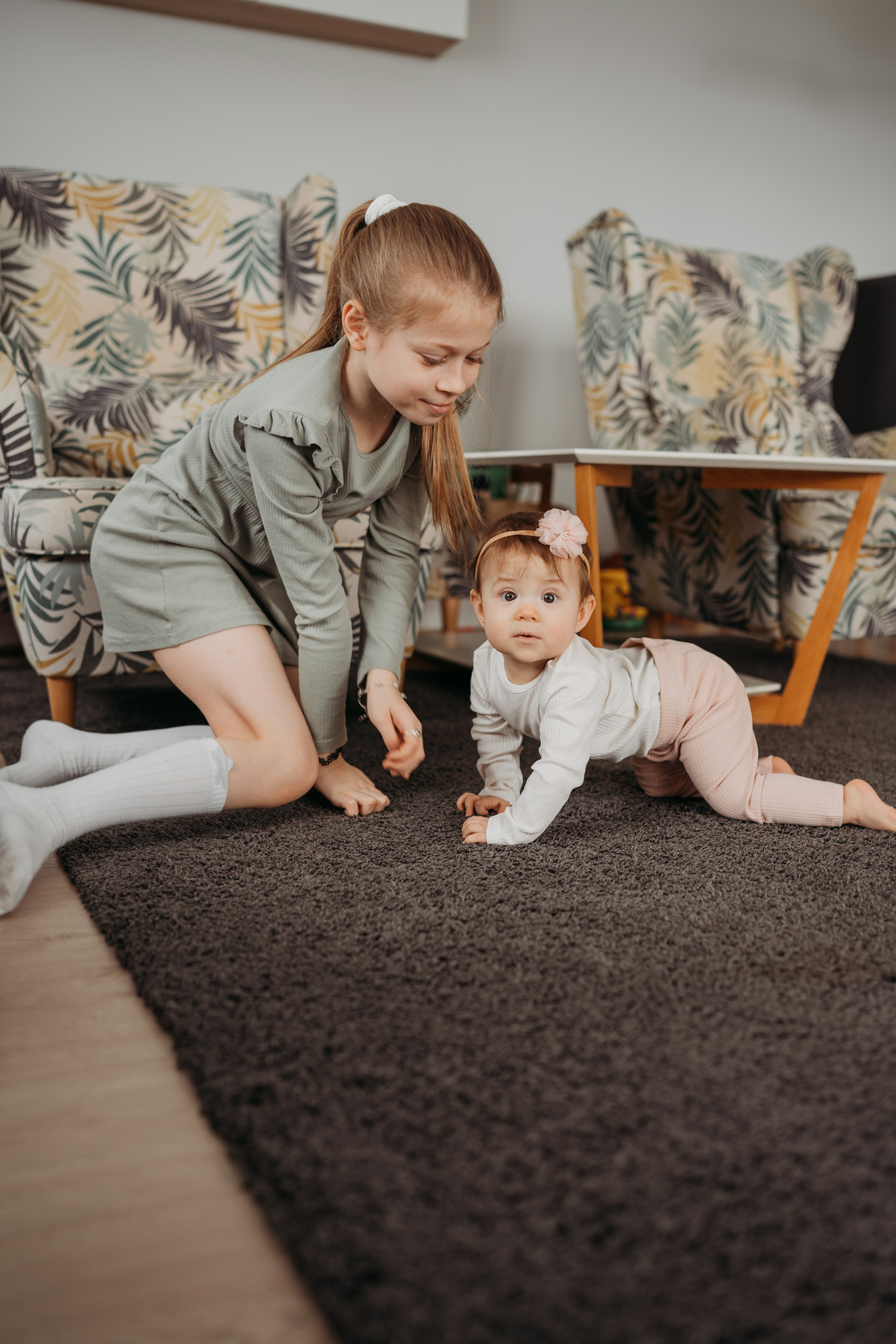 Настя, Саша, Даня и их родители. Фотограф новорожденных и детей первого года Евгения Михалькевич