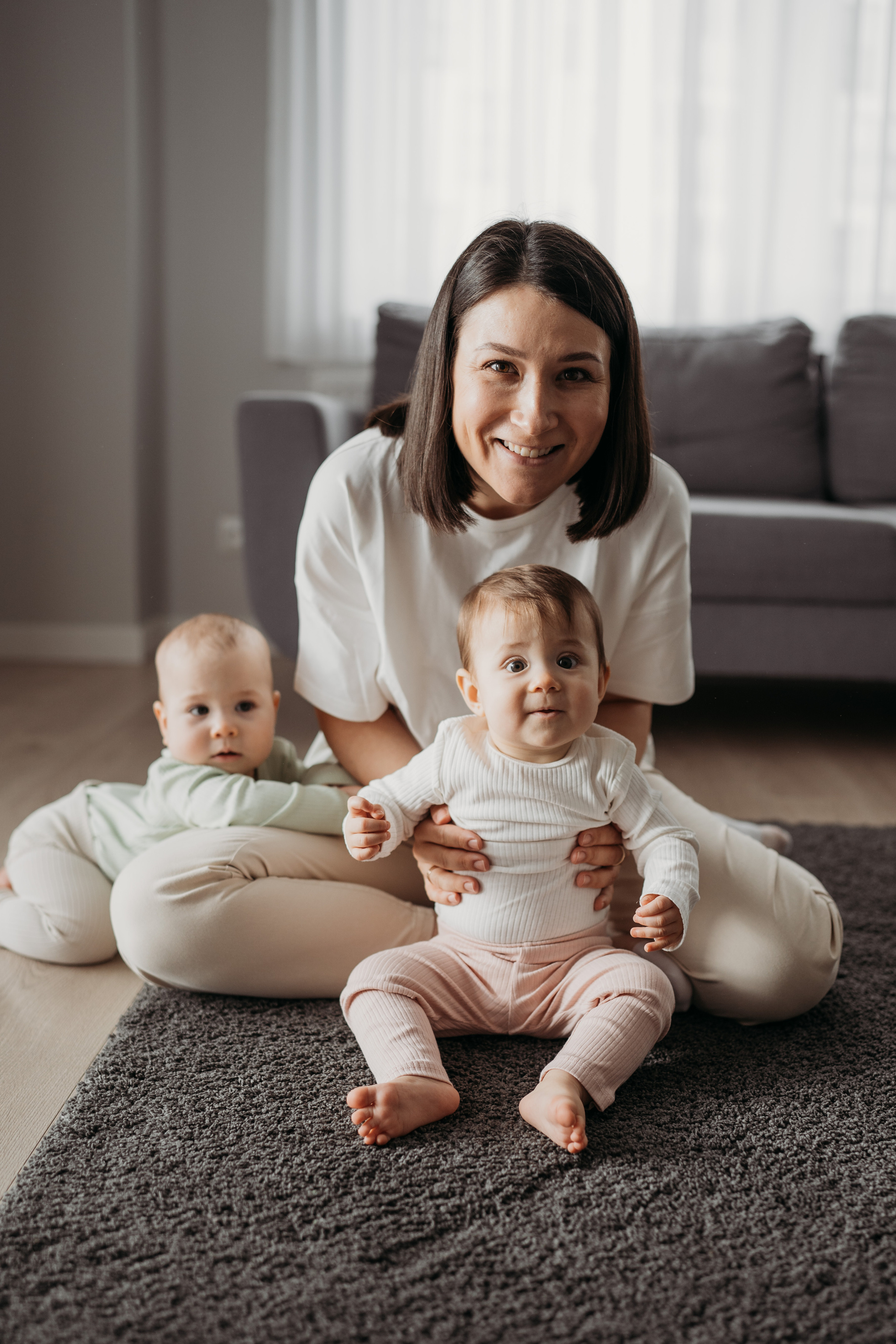 Настя, Саша, Даня и их родители. Фотограф новорожденных и детей первого года Евгения Михалькевич