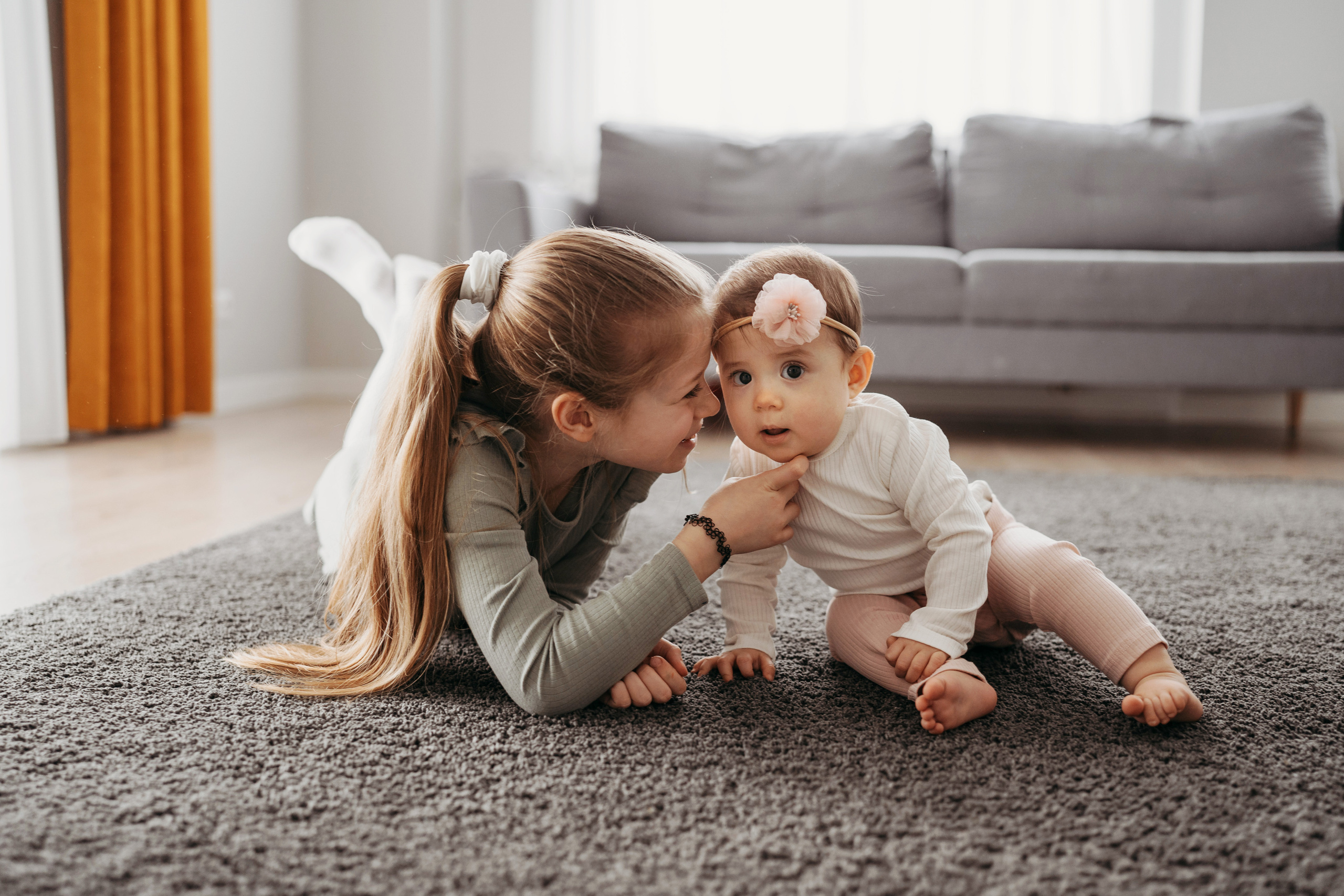 Настя, Саша, Даня и их родители. Фотограф новорожденных и детей первого года Евгения Михалькевич