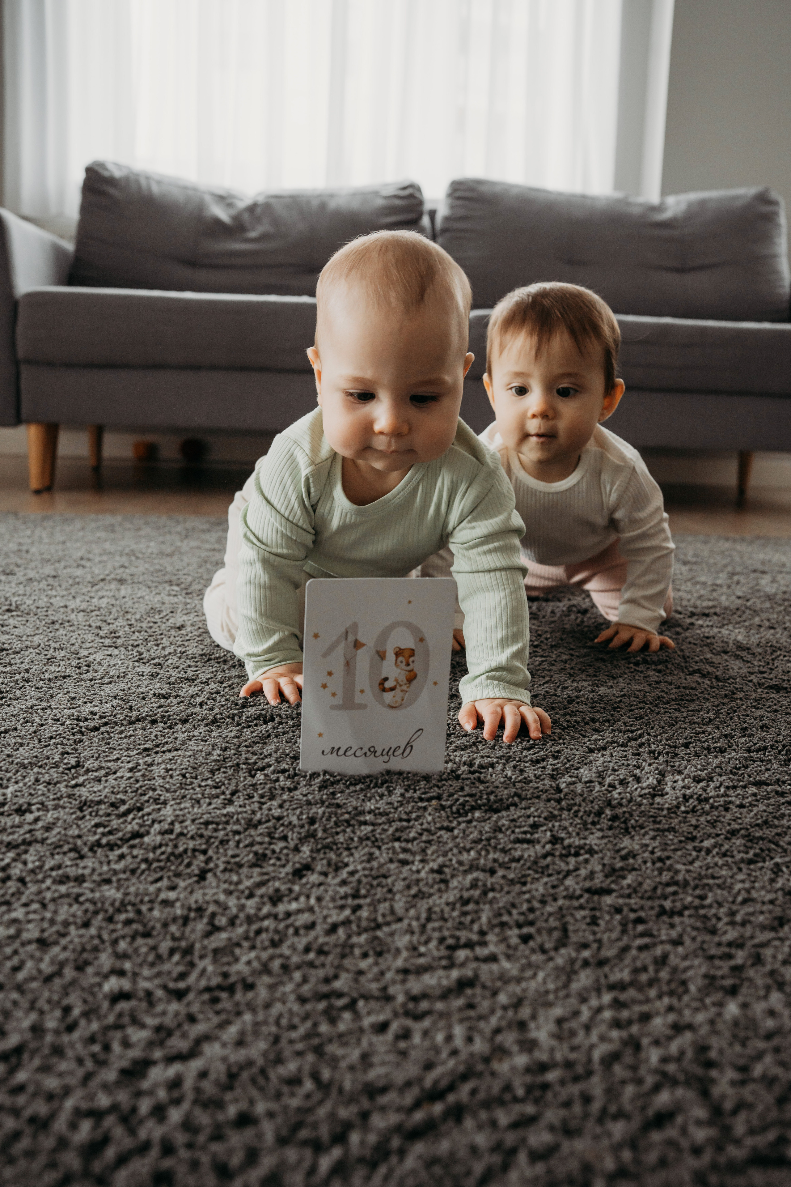 Настя, Саша, Даня и их родители. Фотограф новорожденных и детей первого года Евгения Михалькевич
