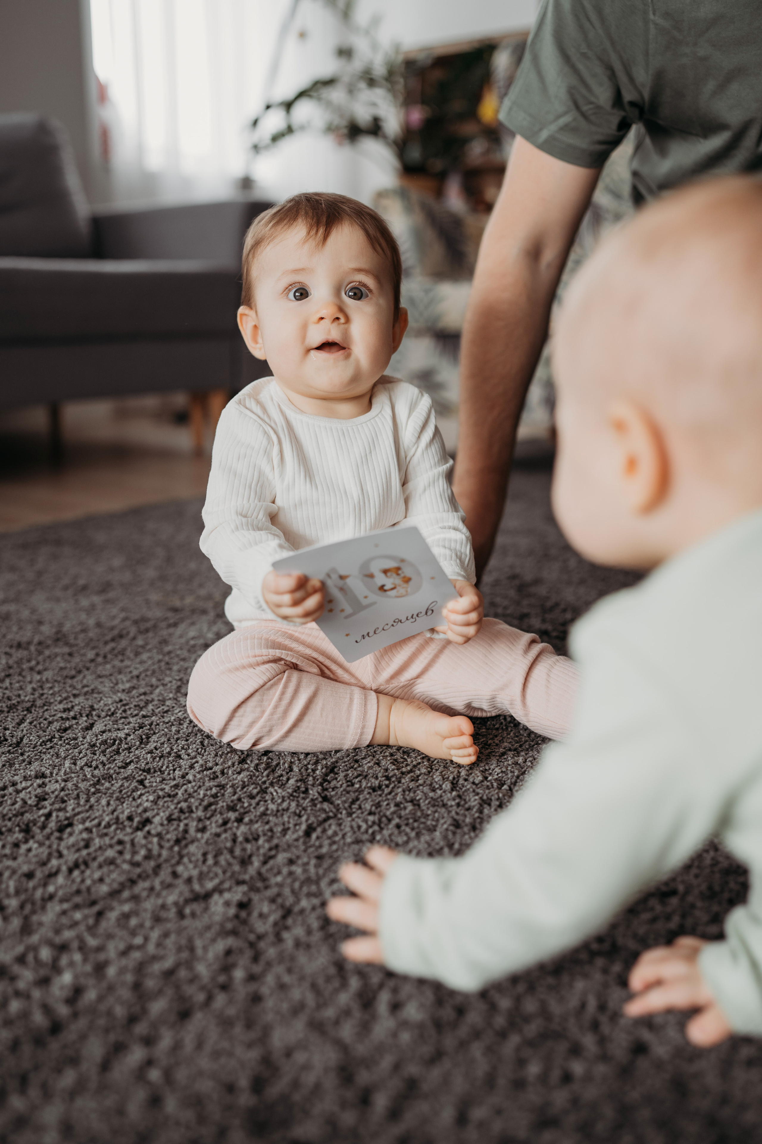 Настя, Саша, Даня и их родители. Фотограф новорожденных и детей первого года Евгения Михалькевич