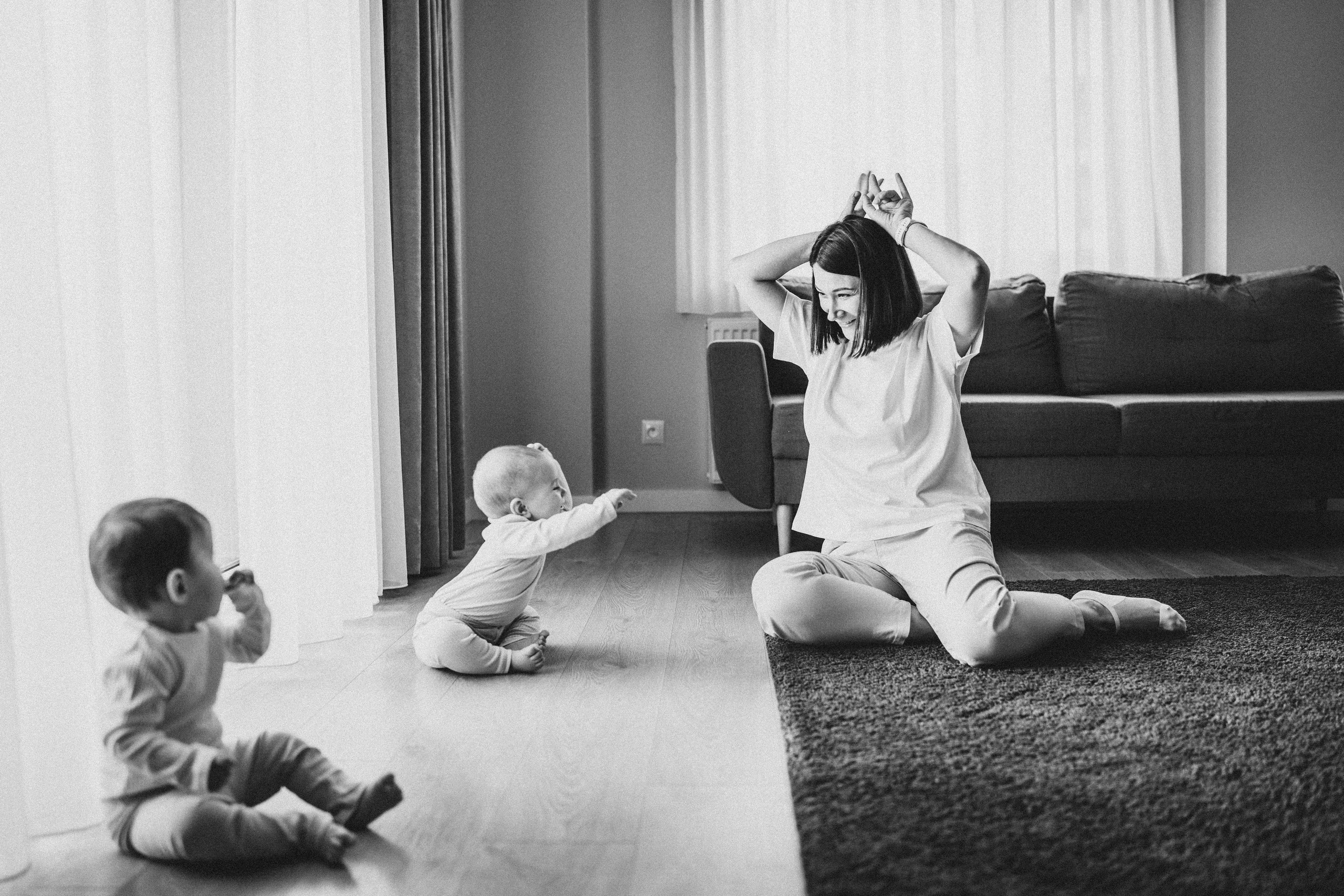 Настя, Саша, Даня и их родители. Фотограф новорожденных и детей первого года Евгения Михалькевич