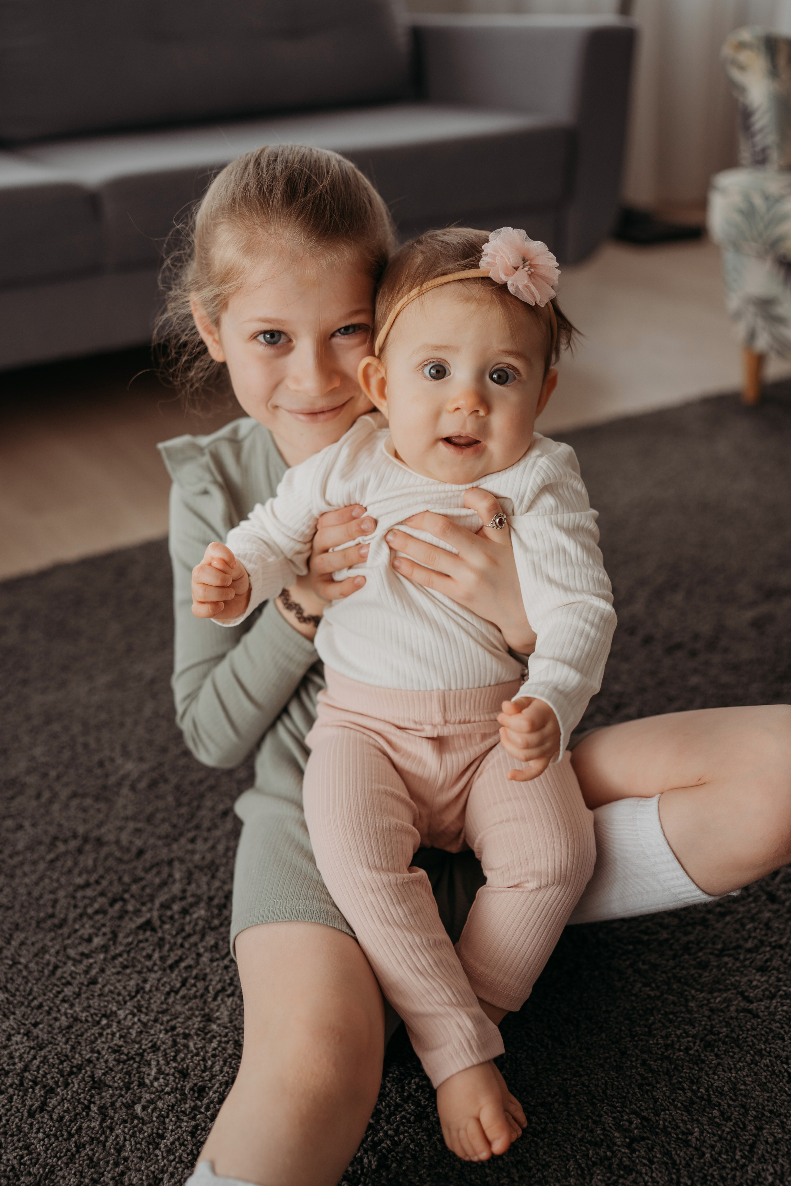 Настя, Саша, Даня и их родители. Фотограф новорожденных и детей первого года Евгения Михалькевич