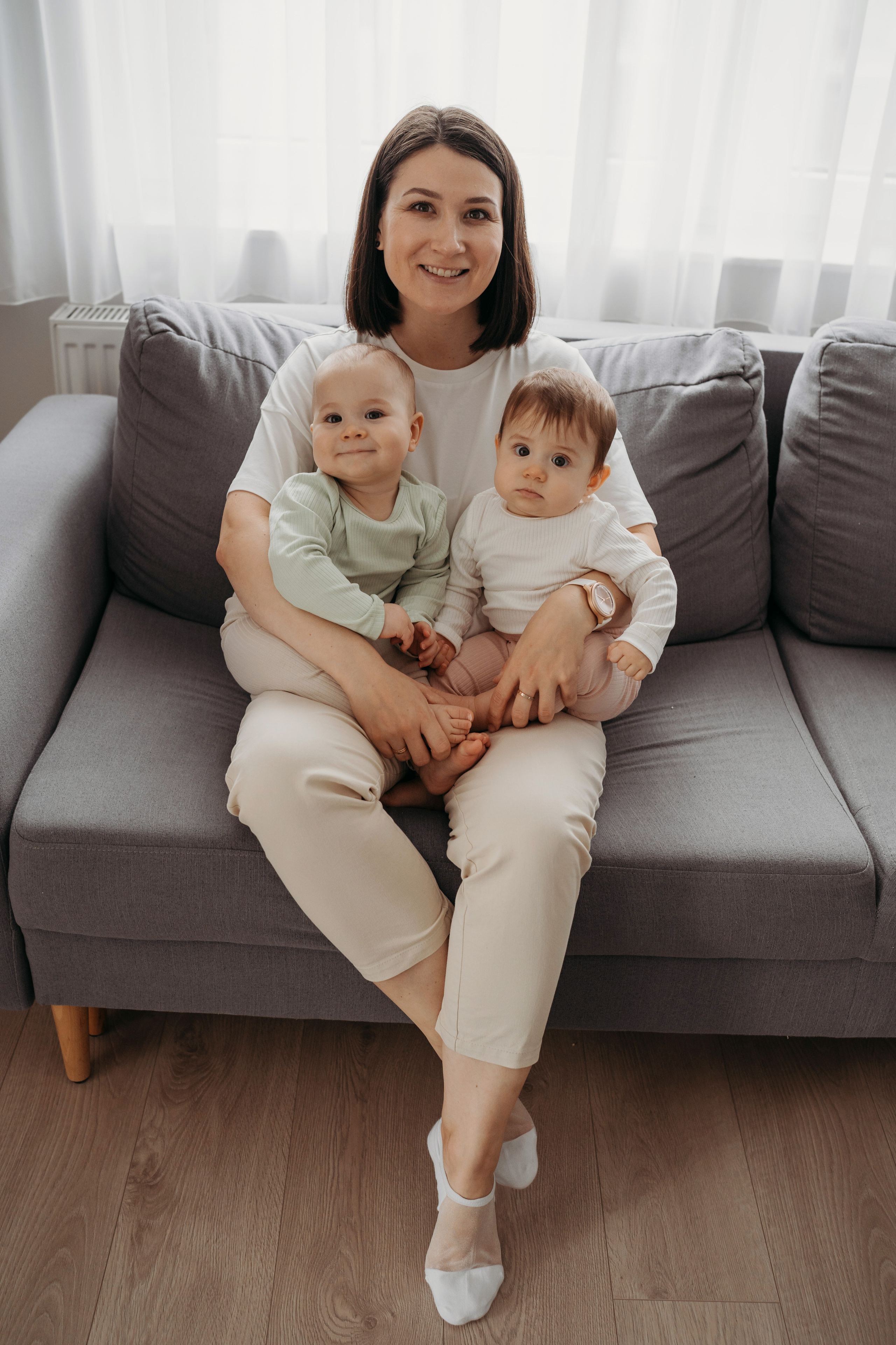 Настя, Саша, Даня и их родители. Фотограф новорожденных и детей первого года Евгения Михалькевич