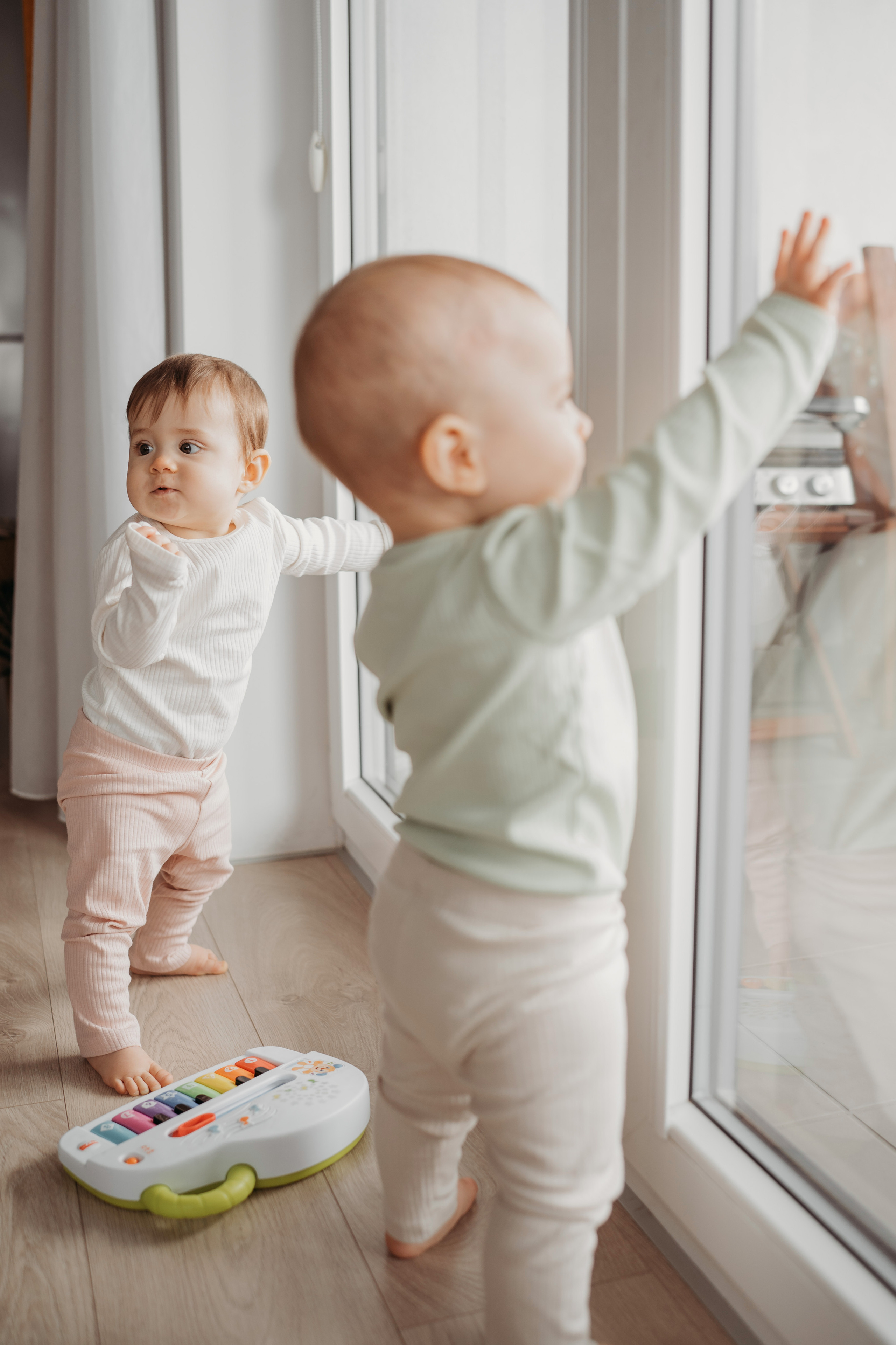 Настя, Саша, Даня и их родители. Фотограф новорожденных и детей первого года Евгения Михалькевич