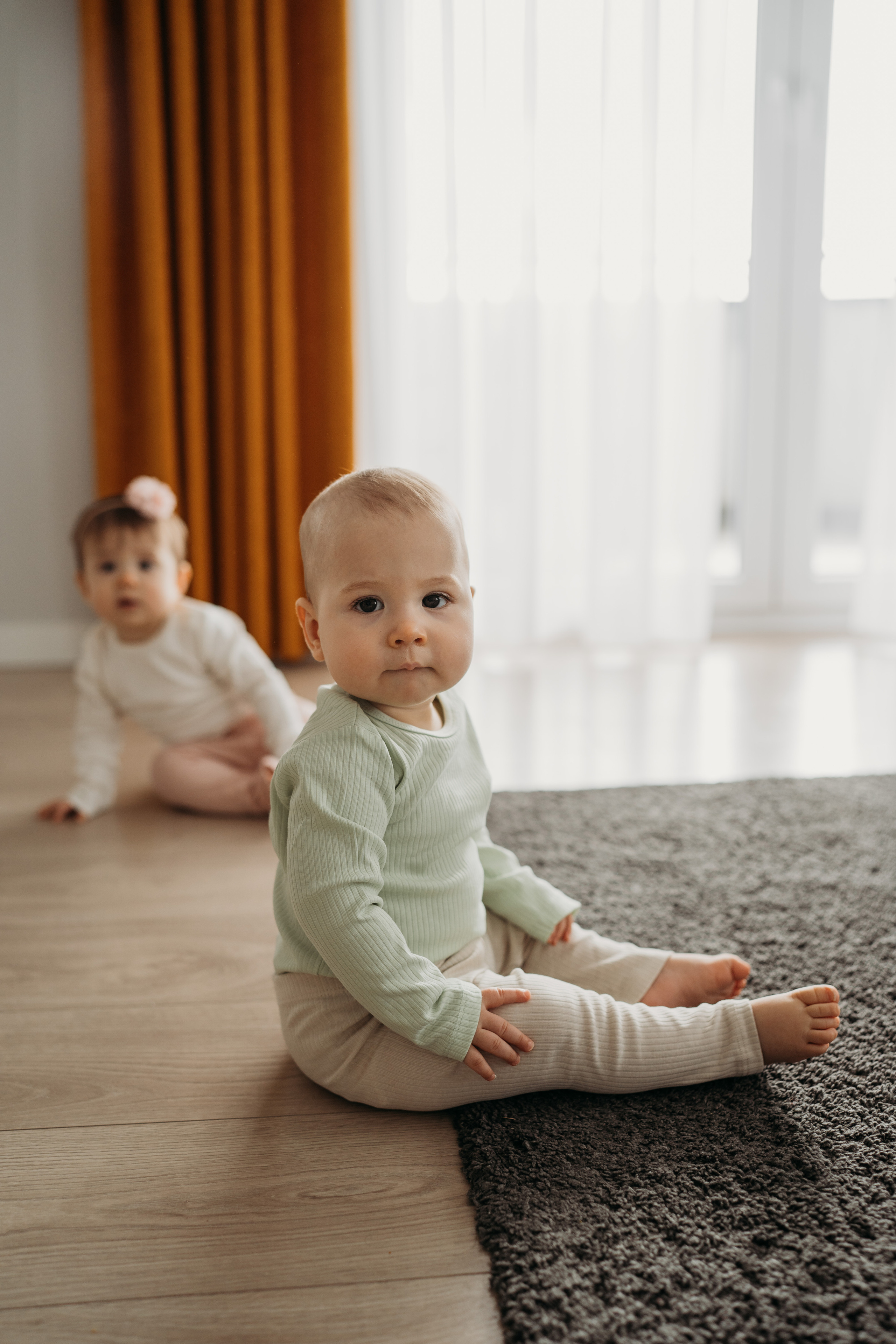 Настя, Саша, Даня и их родители. Фотограф новорожденных и детей первого года Евгения Михалькевич