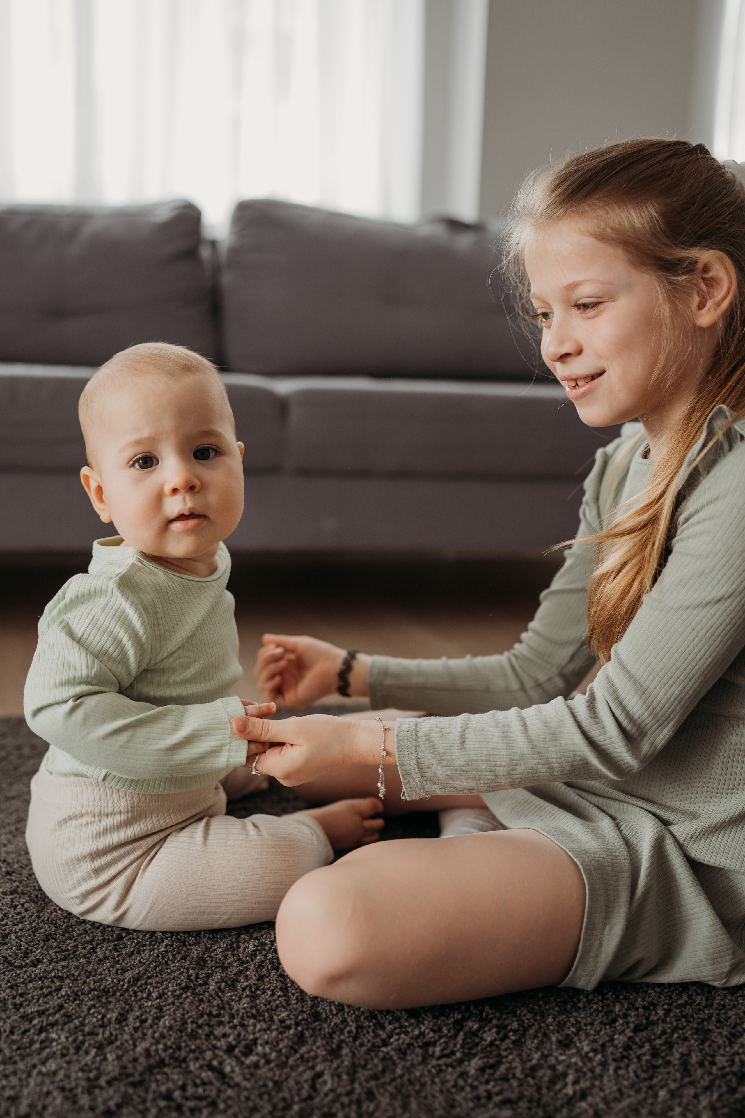 Настя, Саша, Даня и их родители. Фотограф новорожденных и детей первого года Евгения Михалькевич