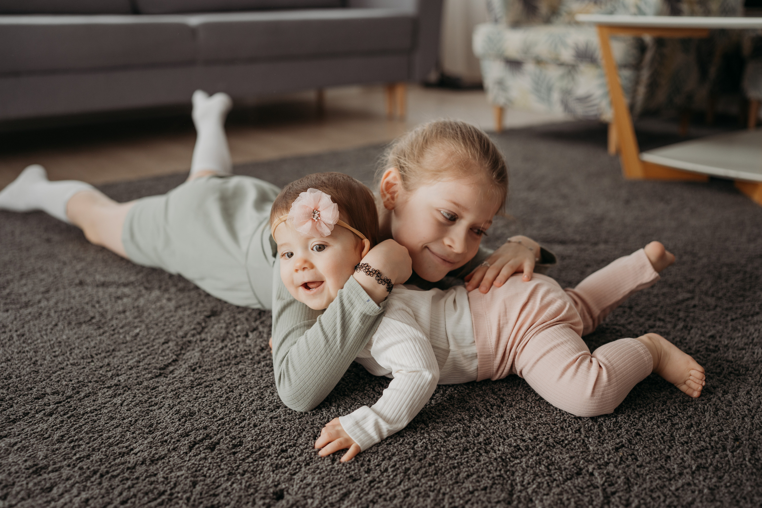 Настя, Саша, Даня и их родители. Фотограф новорожденных и детей первого года Евгения Михалькевич