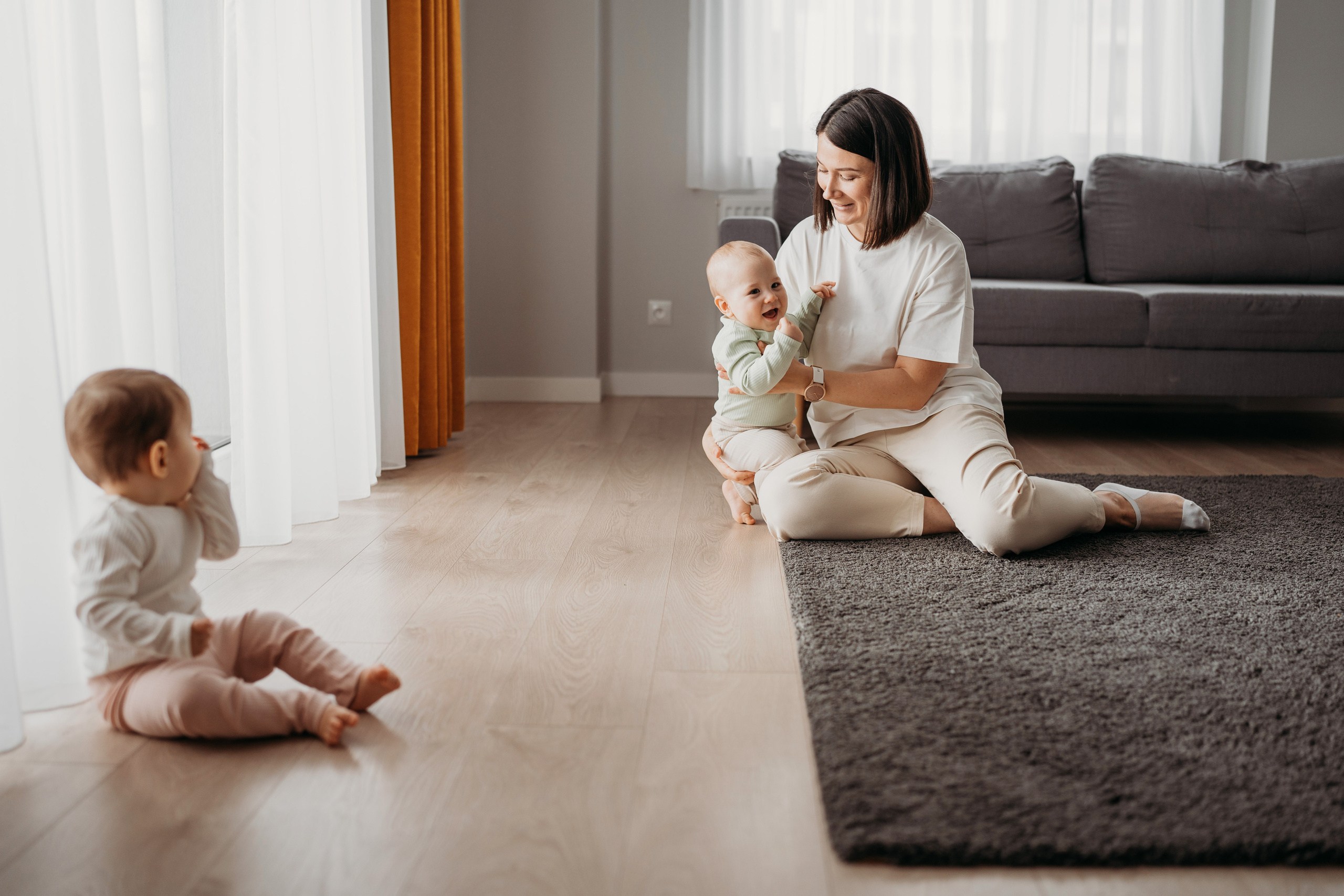 Настя, Саша, Даня и их родители. Фотограф новорожденных и детей первого года Евгения Михалькевич
